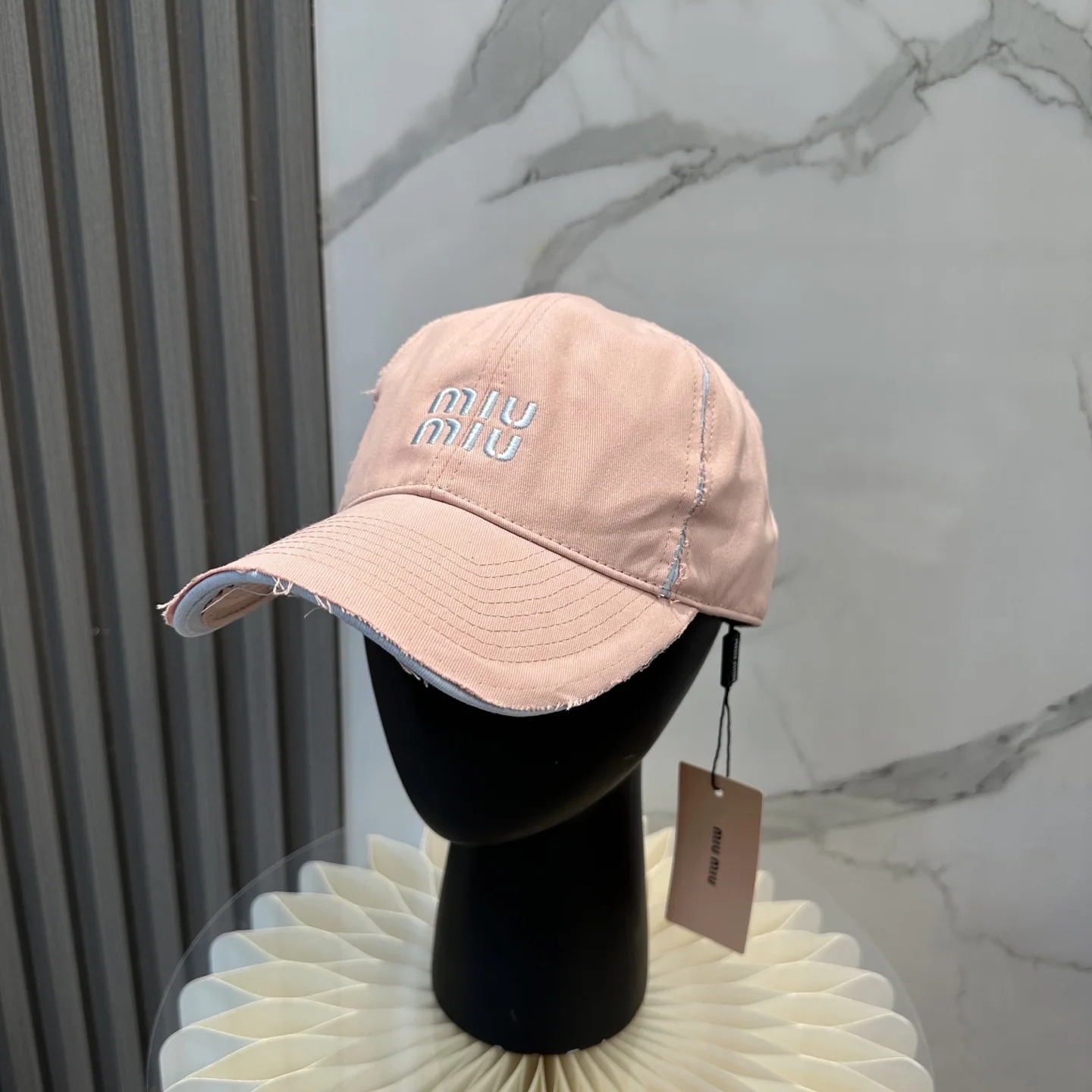 미우미우 자수 베이스볼 모자 118526