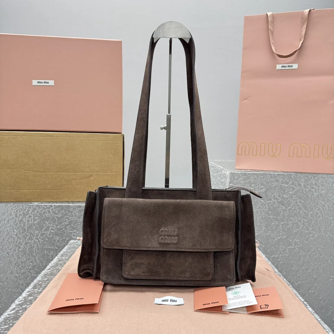 미우미우 스웨이드 메신저백 68486