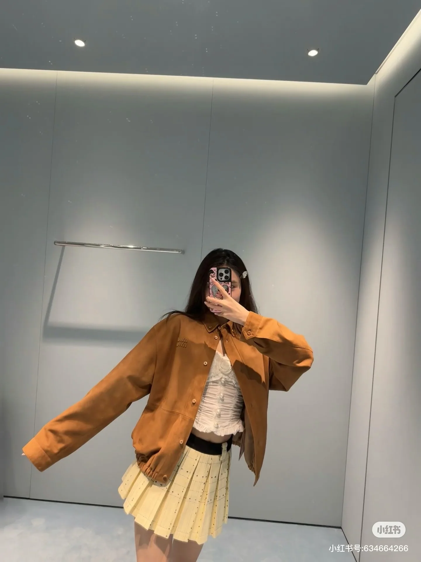 미우미우 스웨이드 야구카라 여성 자켓 상세 이미지 2