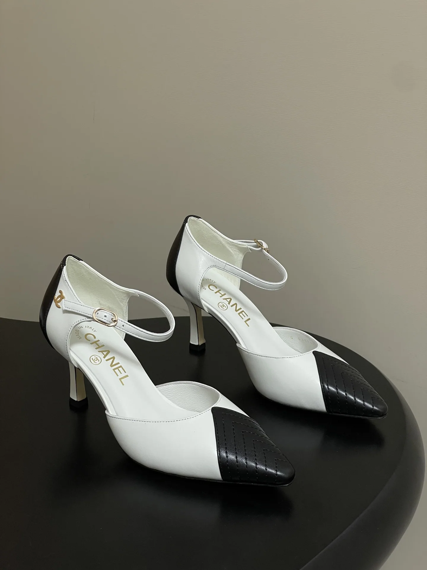 샤넬 투톤 오픈토 포인티드 토 하이힐 샌들 상세 이미지 1