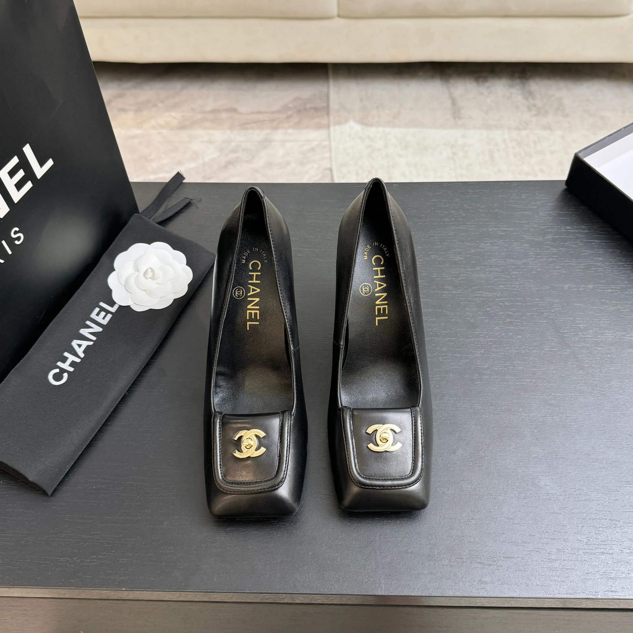 샤넬 더블 C 스티치 스퀘어 토 슬리퍼 샌들 플랫슈즈 상세 이미지 1
