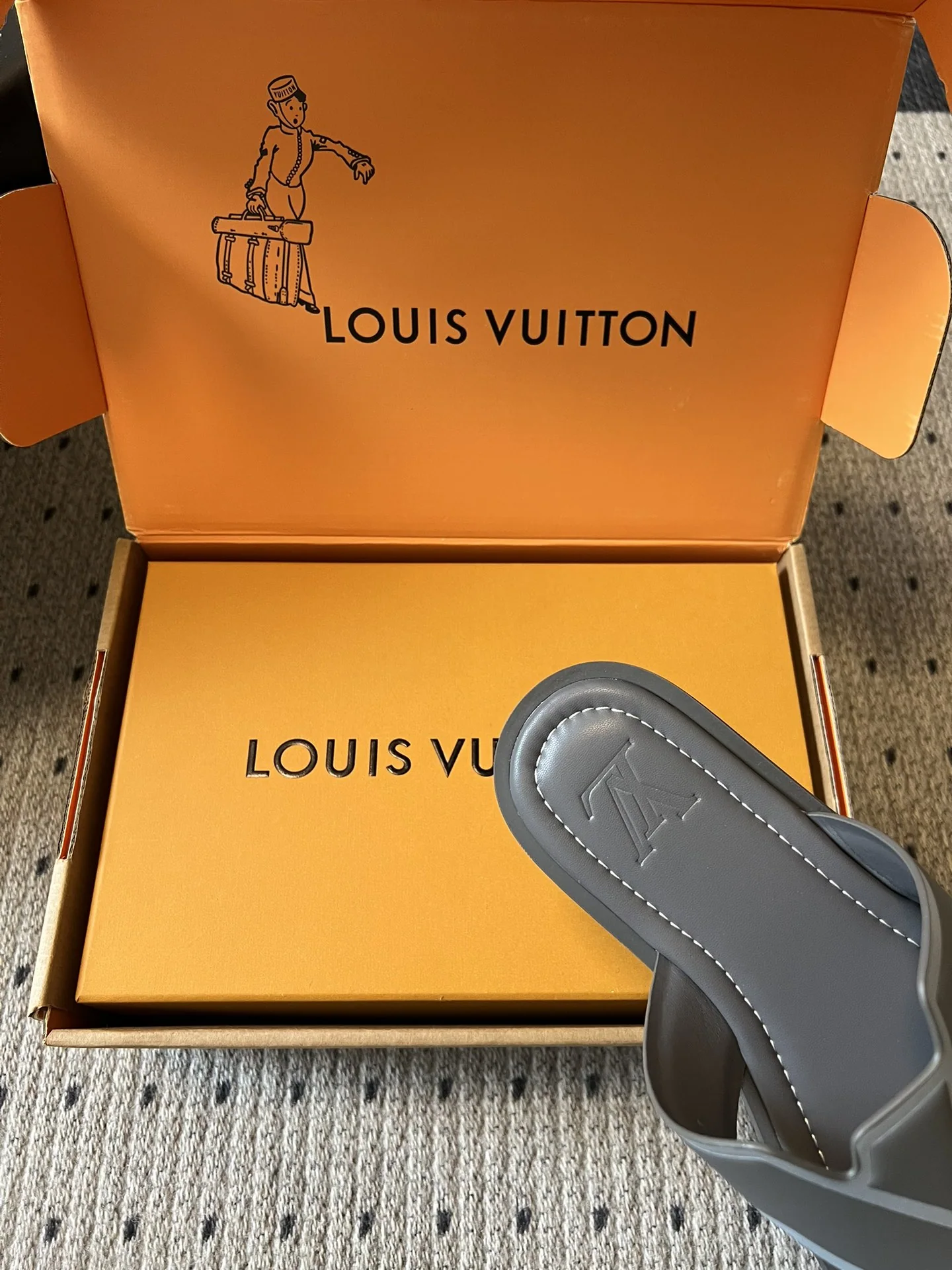 루이비통 기하학 패턴 슬립온 샌들 상세 이미지 8