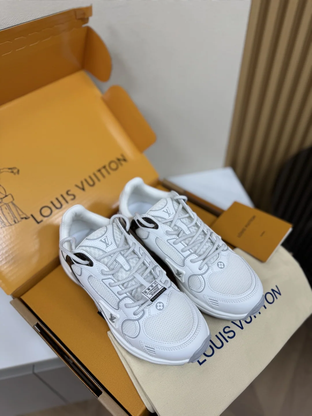루이비통 올림피아 실버 혼킹 플랫폼 신발 상세 이미지 3