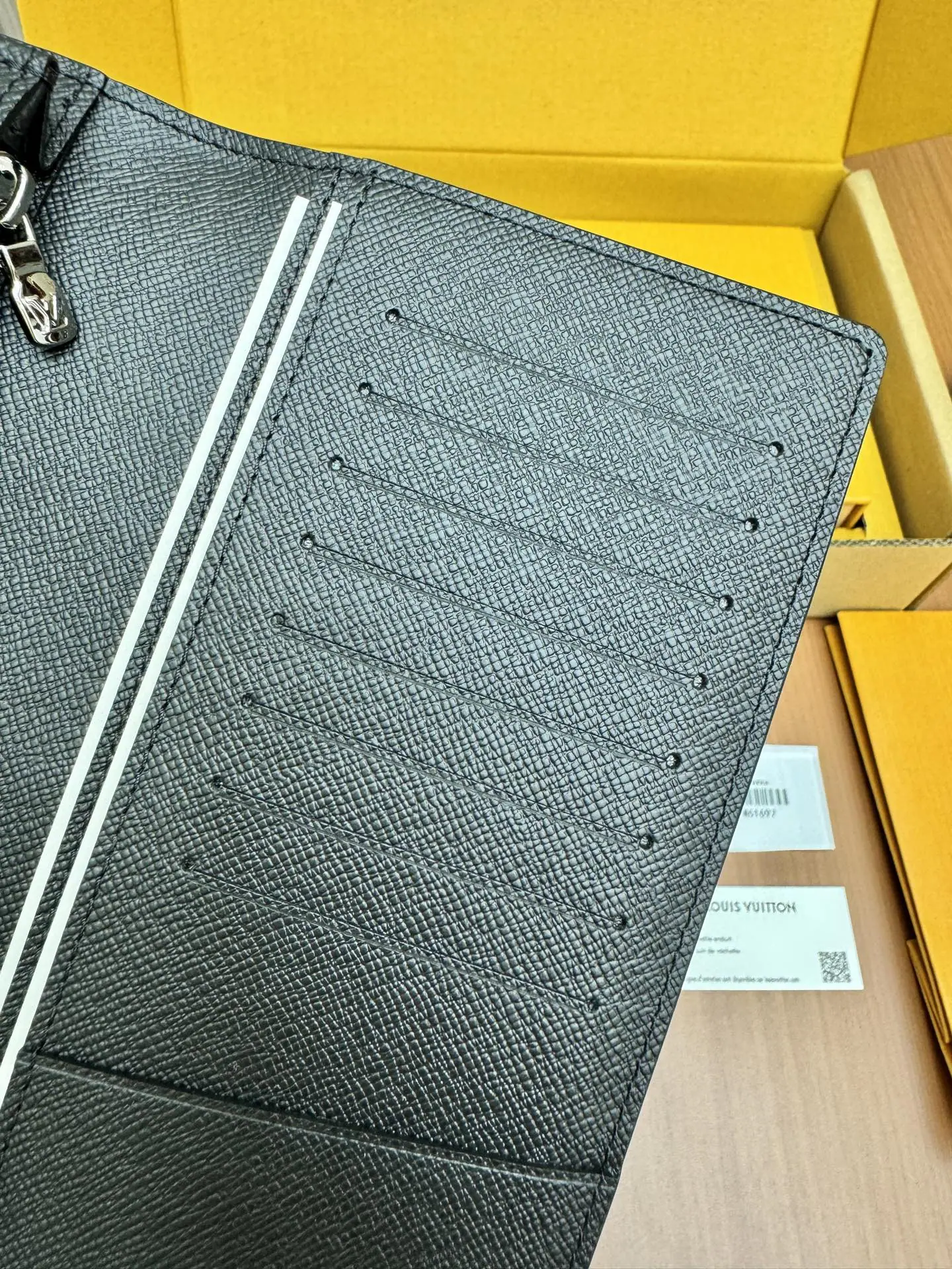 루이비통 올 스틸 지갑 상세 이미지 9