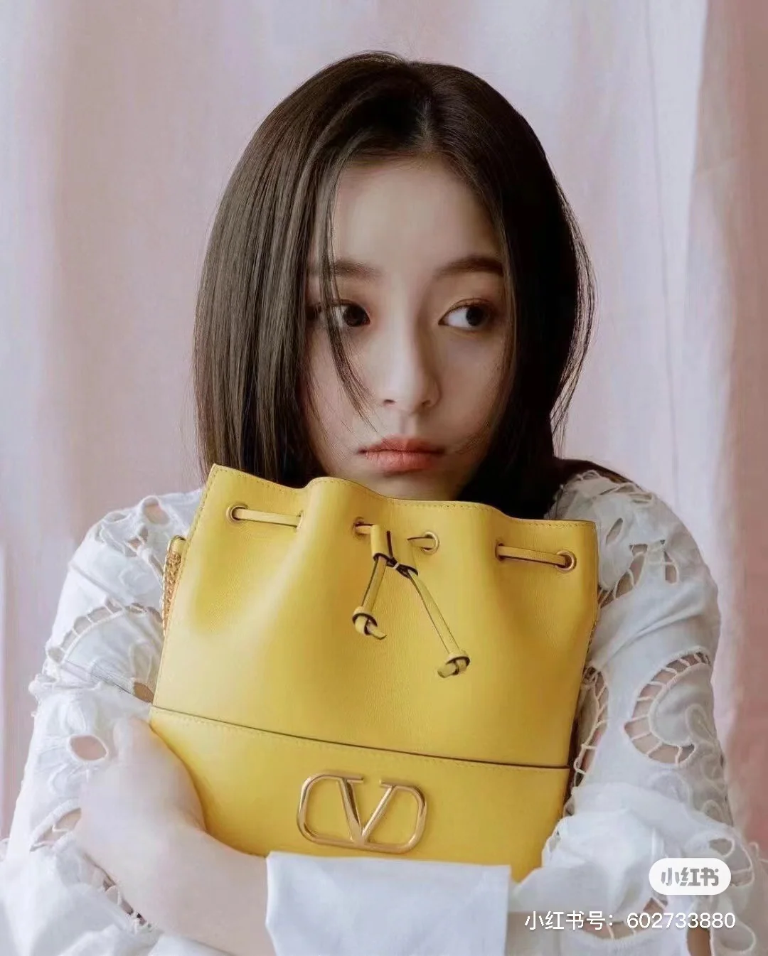 발렌티노 빈티지 황동 장식 체인 숄더 버킷백 상세 이미지 3