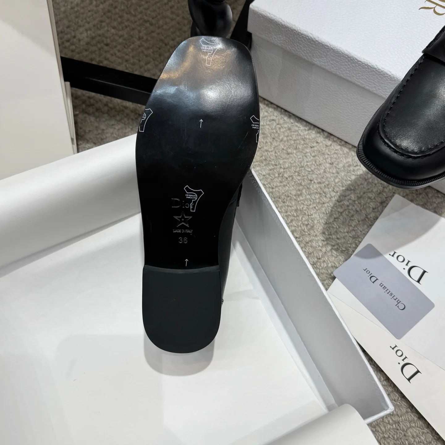 디올 메탈 D 버클 소가죽 남성 신발 상세 이미지 9