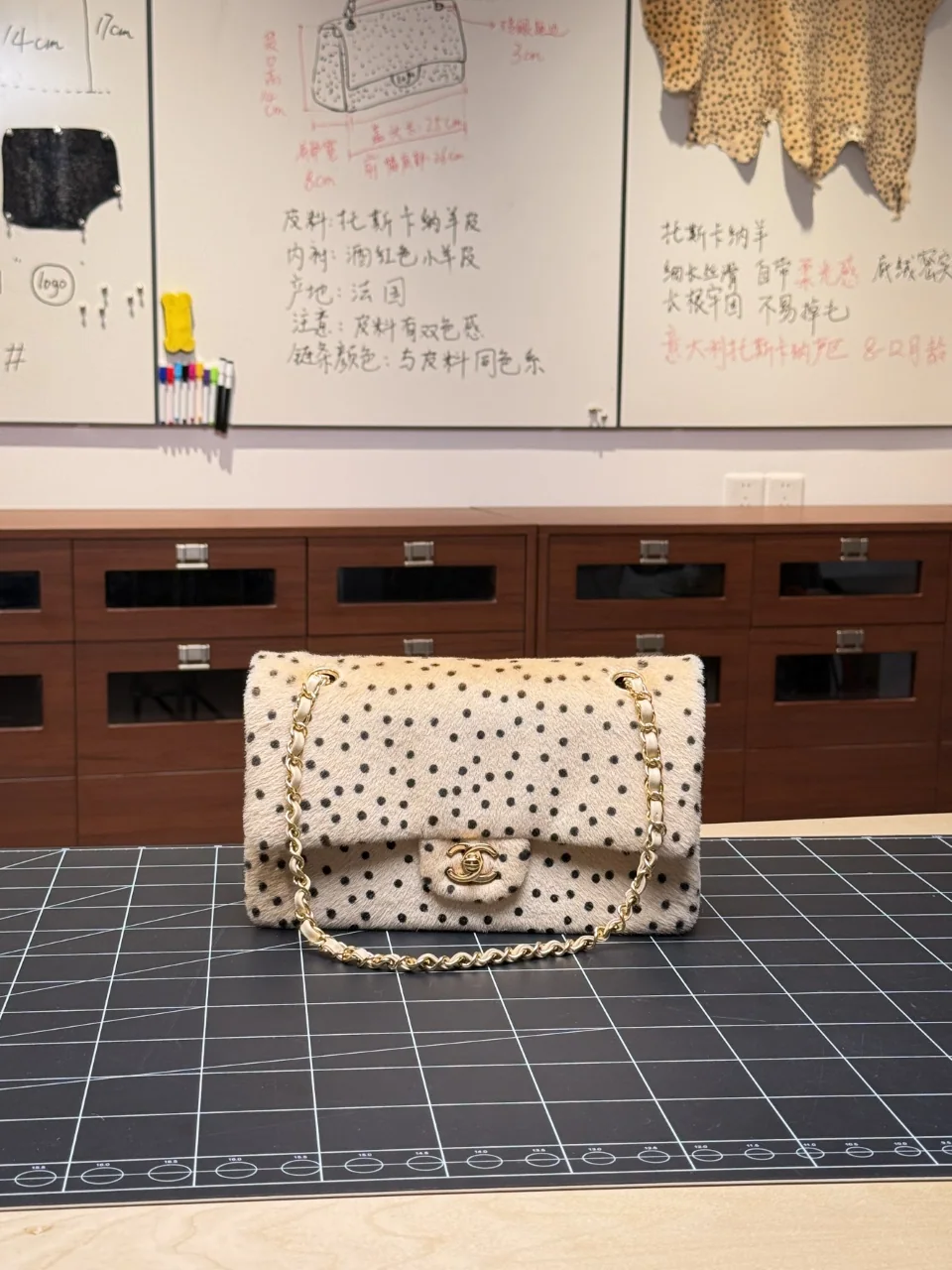 샤넬 26 a 뚜껑 물방울 패턴 가방 143501