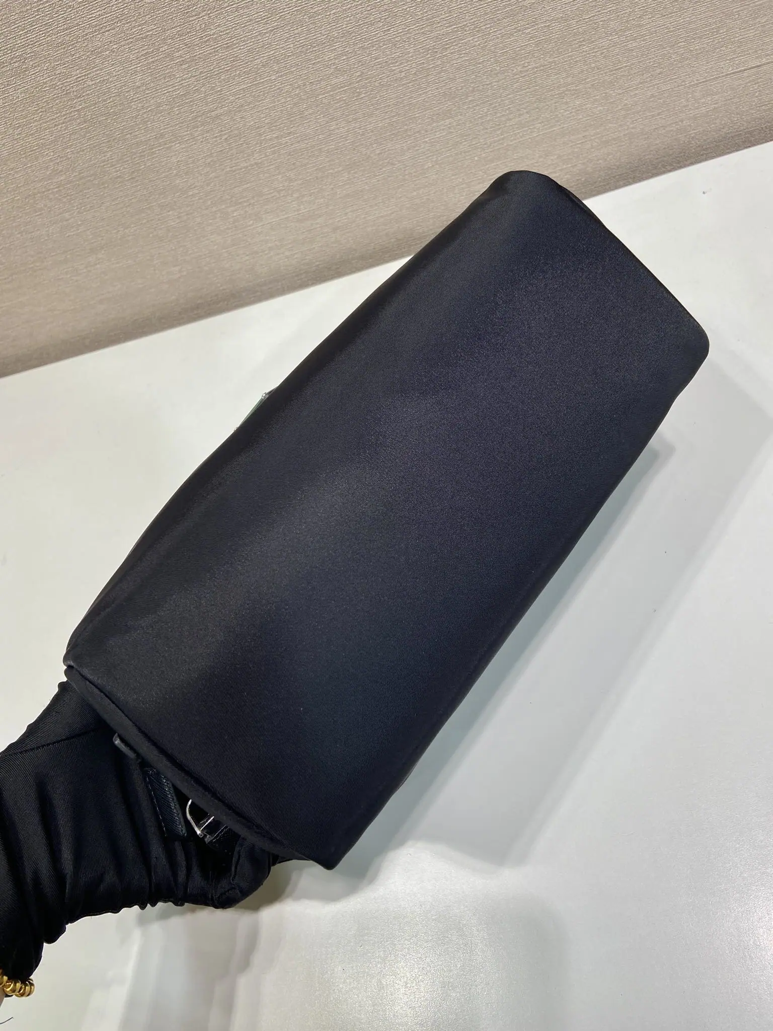 프라다 리사이클 나일론 더블 레이어 클러치 가방 2NA030 상세 이미지 5