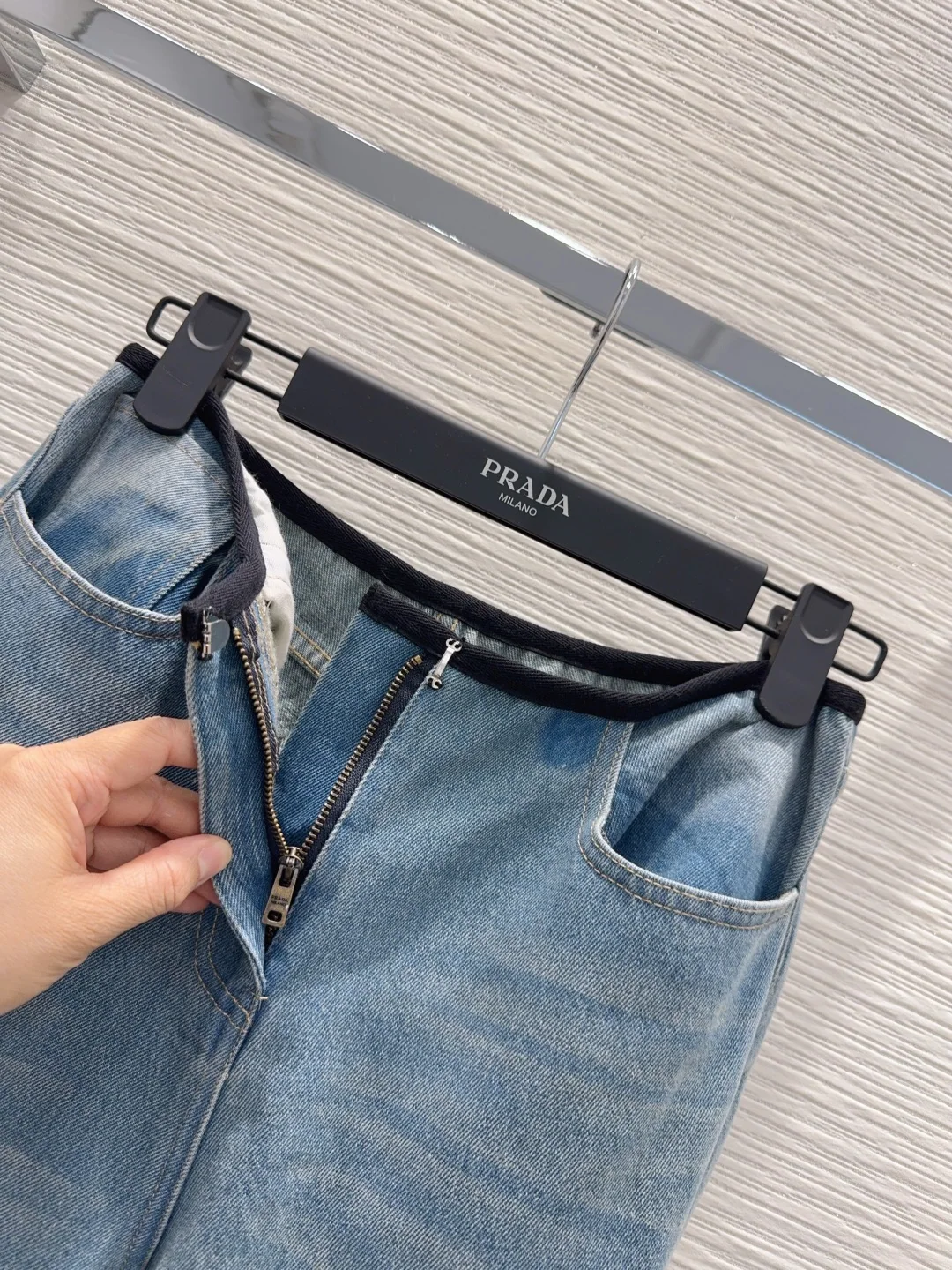 프라다 하이핏 데님 여성 바지 상세 이미지 4