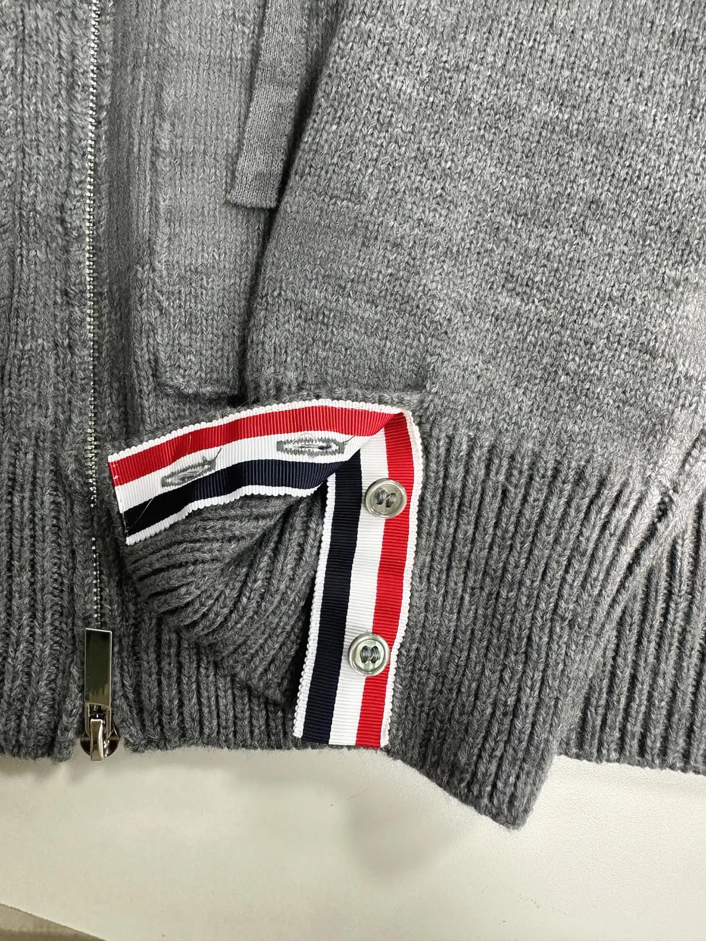 톰브라운 화이트 남성 후드 레플리카 46735 Thom Browne 상세 이미지 9