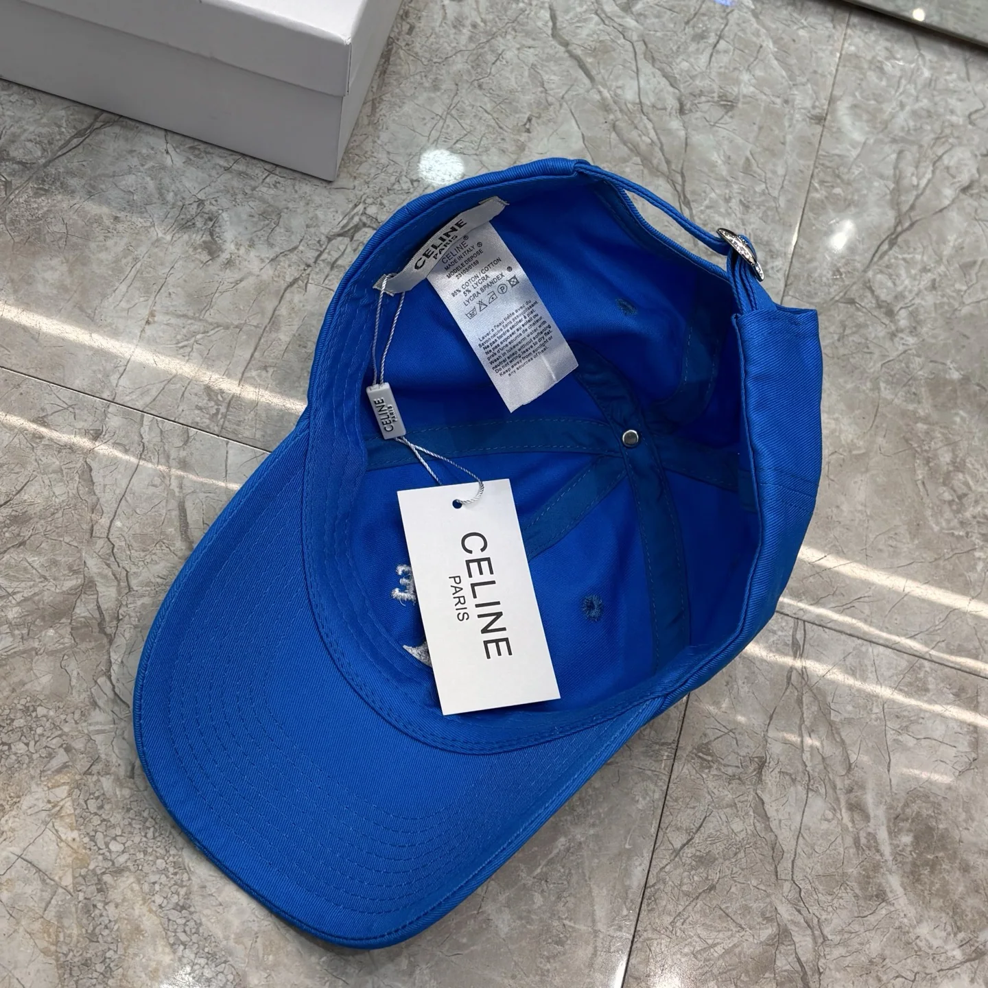 셀린느 C 로고 자수 캡 상세 이미지 8
