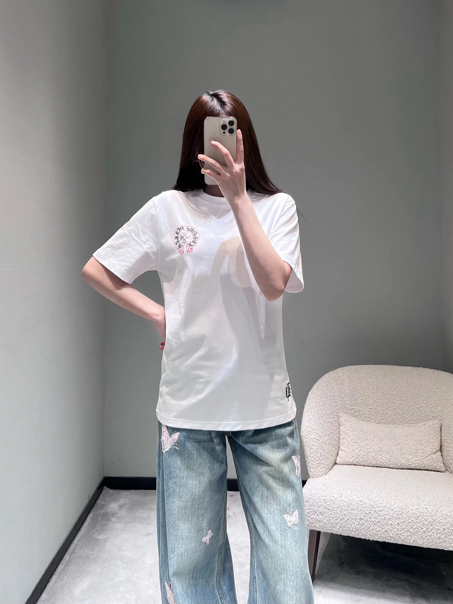 크롬하츠 여성 배지 프린트 반팔 티셔츠 상세 이미지 3