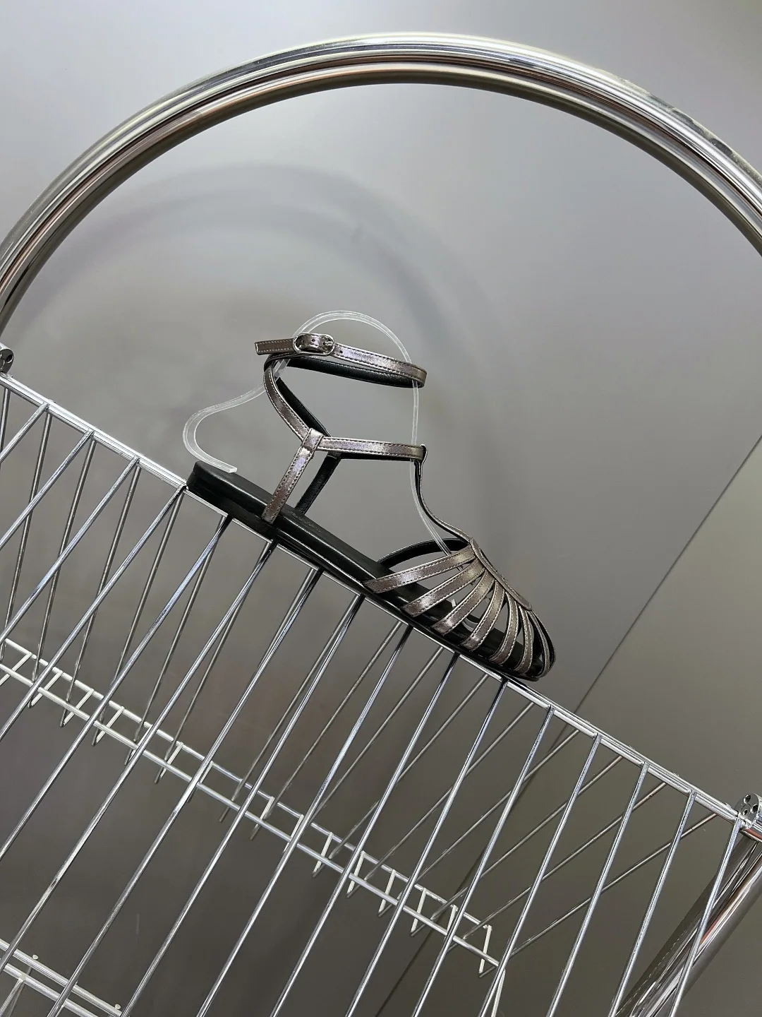 에르메스 돼지코 펀칭 로마풍 스트랩 샌들 상세 이미지 5