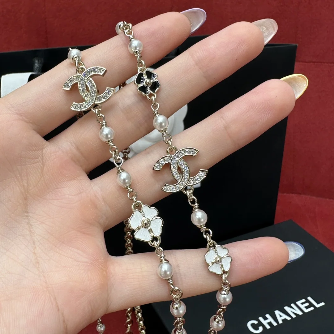 샤넬 카멜리아 진주 라인스톤 더블 C 롱 목걸이 상세 이미지 4