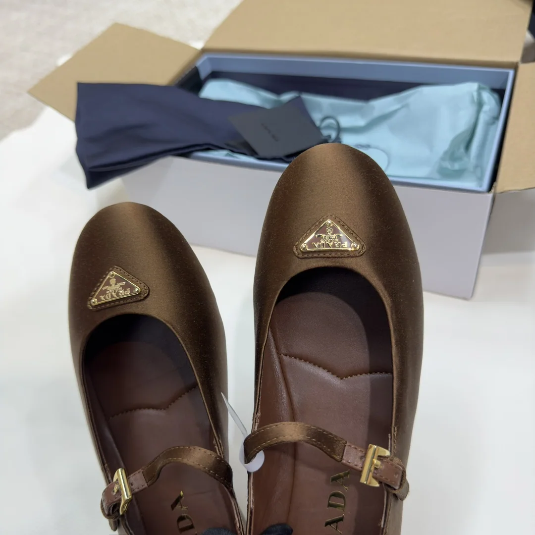 프라다 단일 스트랩 메리제인 발레슈즈 상세 이미지 9
