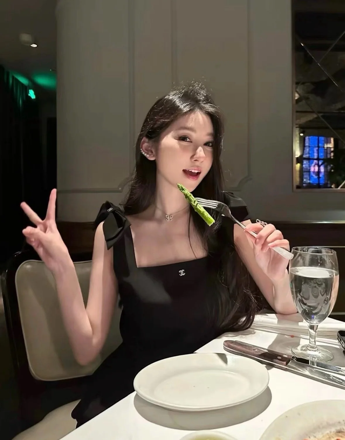 샤넬 리본 스트랩 스퀘어넥 슬림핏 원피스 상세 이미지 2