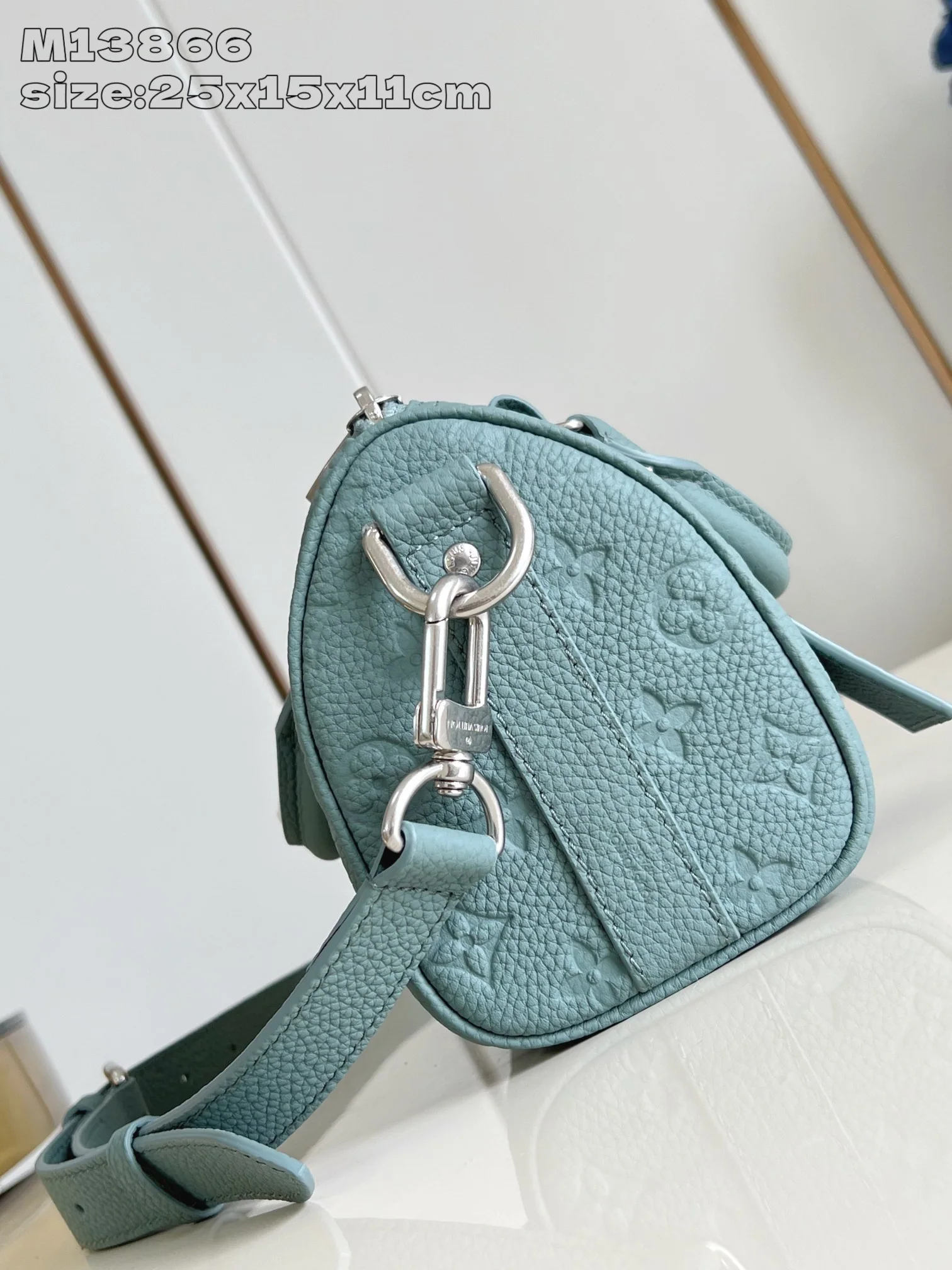 루이비통 Keepall Bandoulière 25 토뤼용 가죽 가방 M13866 상세 이미지 4