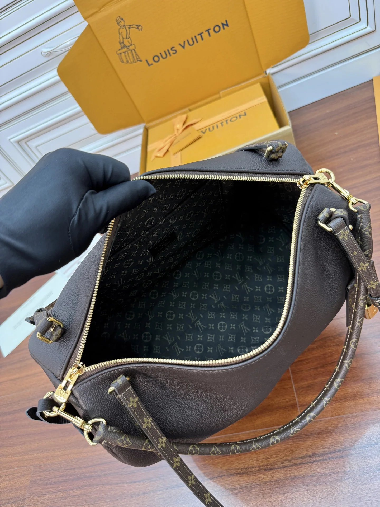 루이비통 M26397 가방 상세 이미지 7