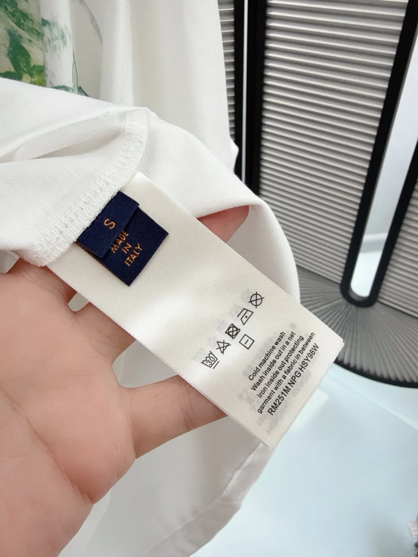 루이비통 그래피티 모노그램 코튼 반팔 티셔츠 상세 이미지 8