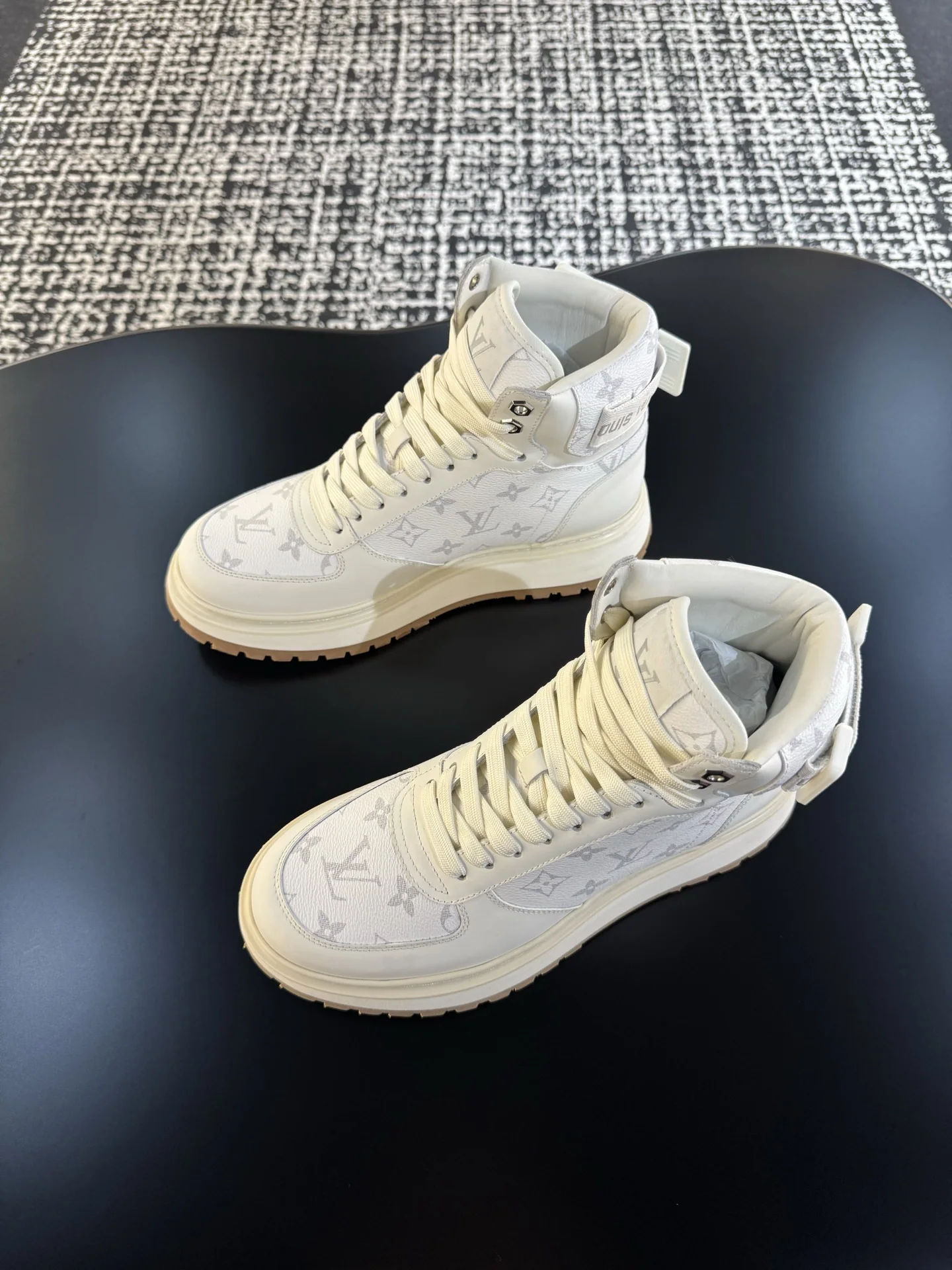 루이비통 아베세스 남성 스니커즈 상세 이미지 2