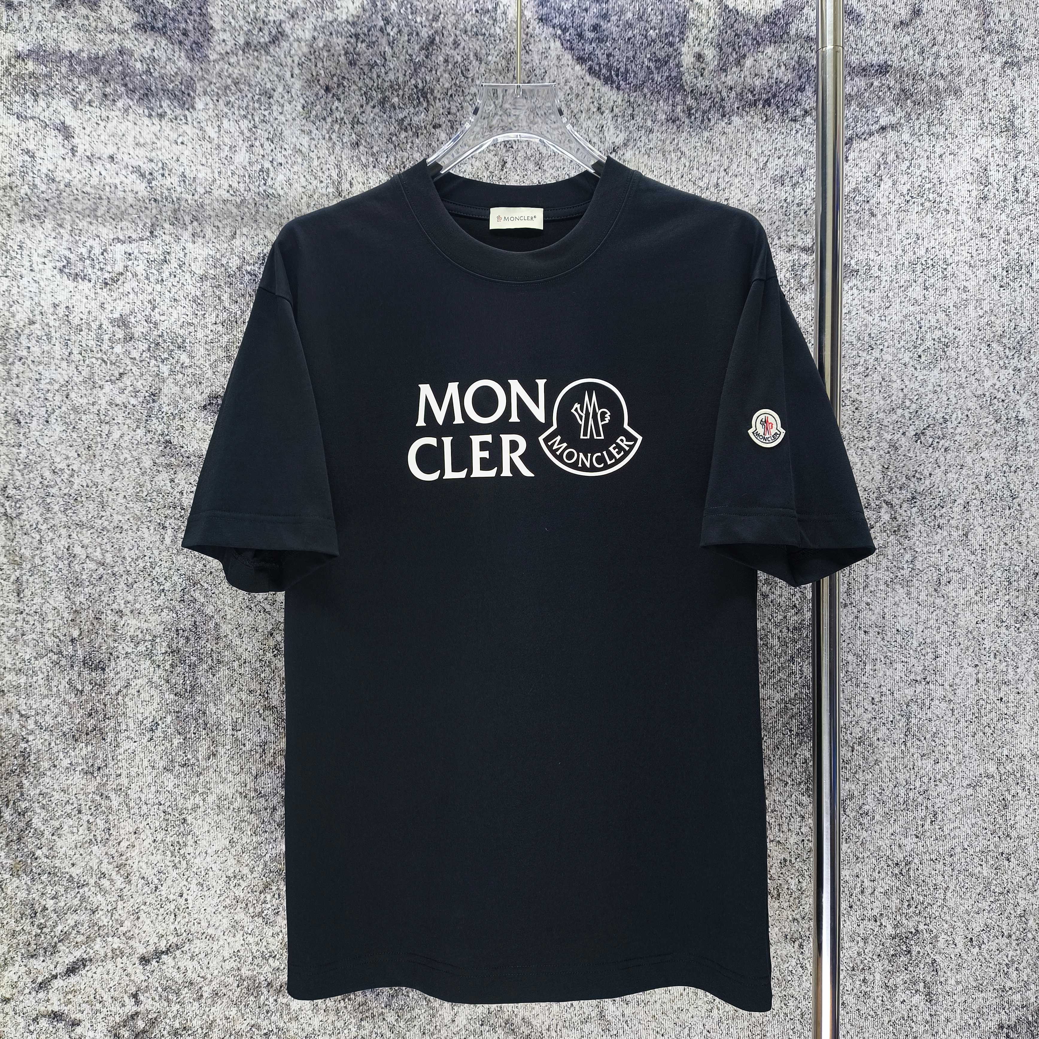 몽클레어 3D 두꺼운 루즈핏 반팔 티셔츠 상세 이미지 2