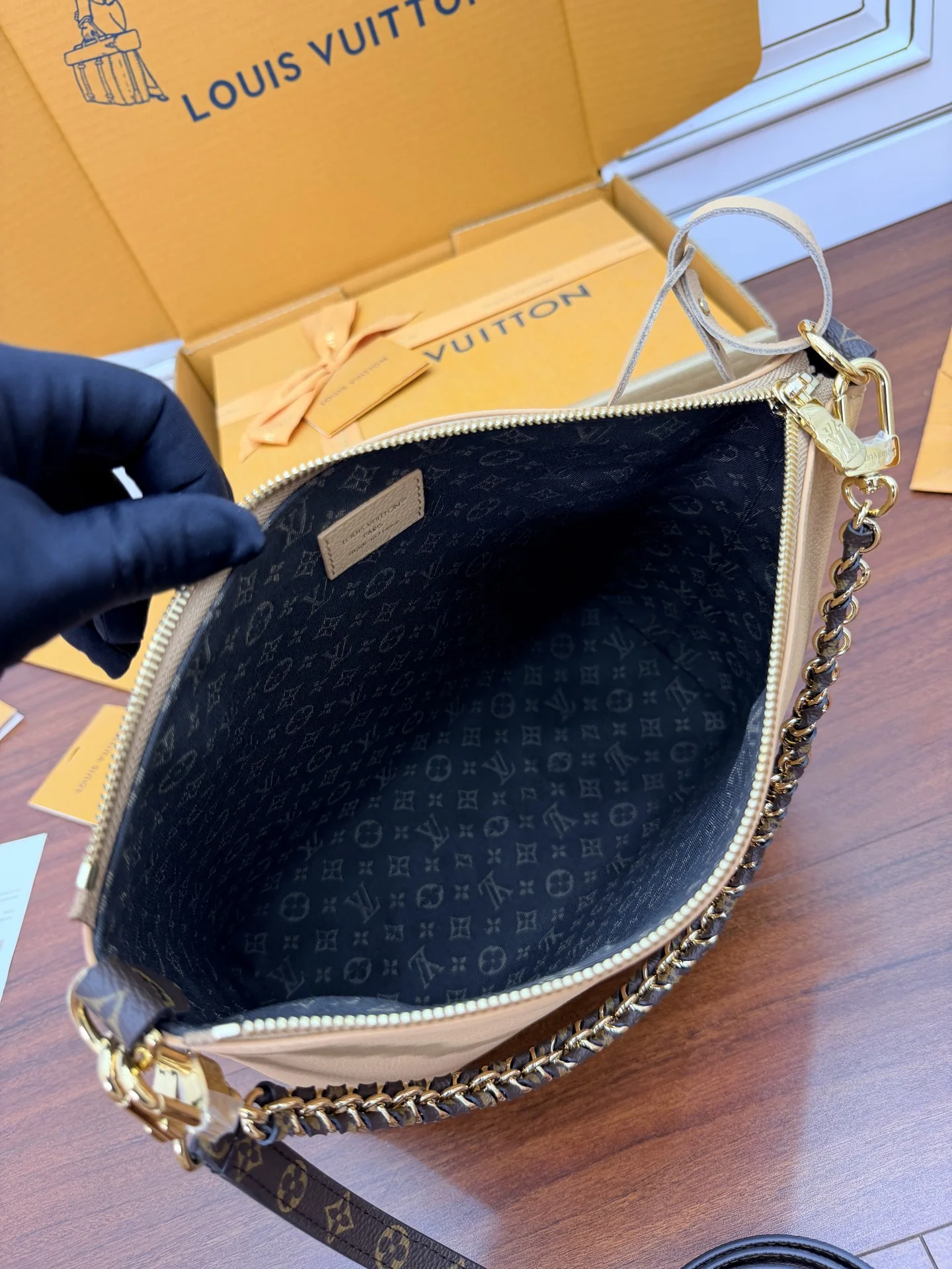 루이비통 M28029 천연 가죽 가방 상세 이미지 7