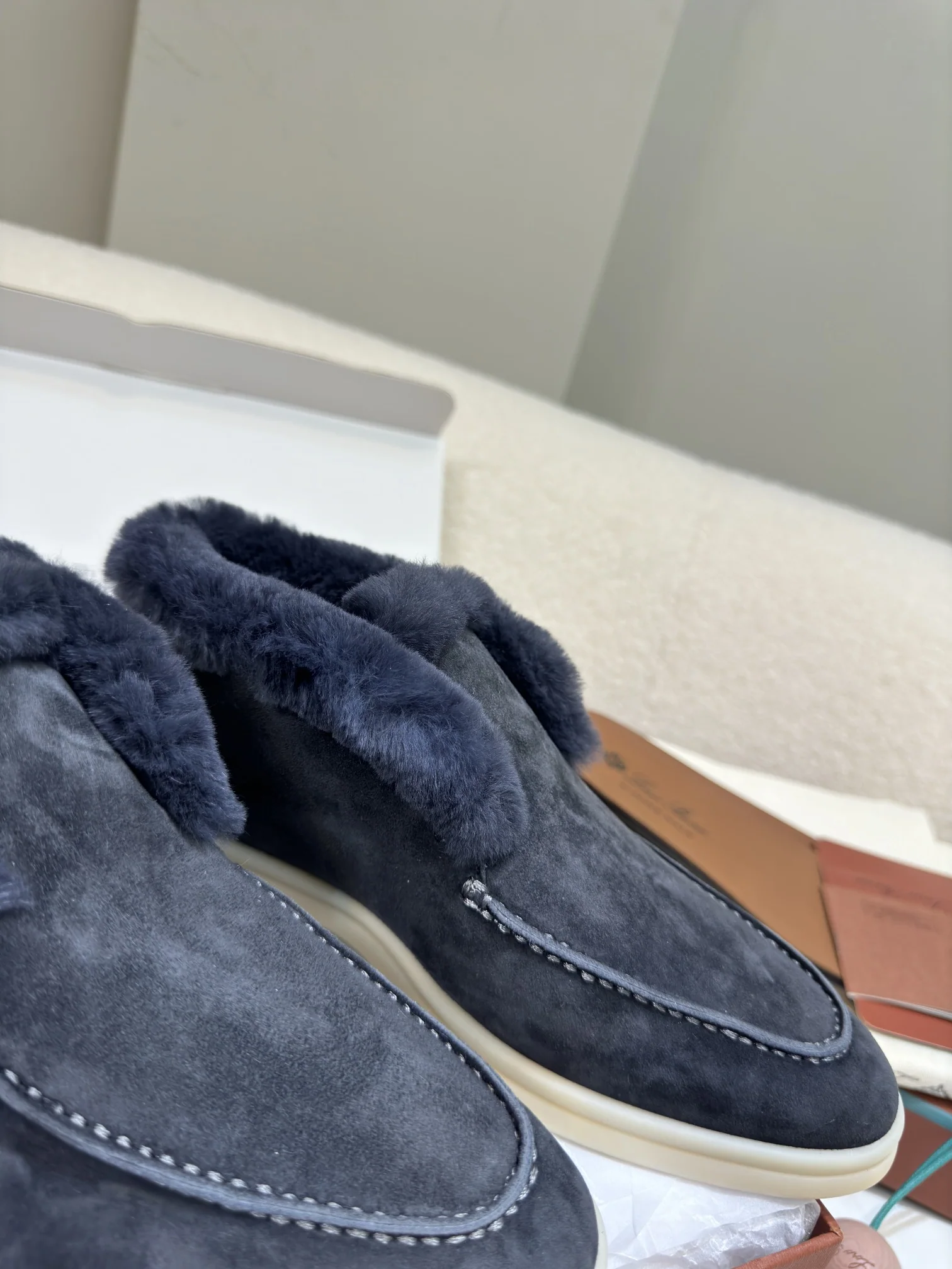 로로피아나 서머워크 코요테 퍼 하이컷 신발 상세 이미지 5