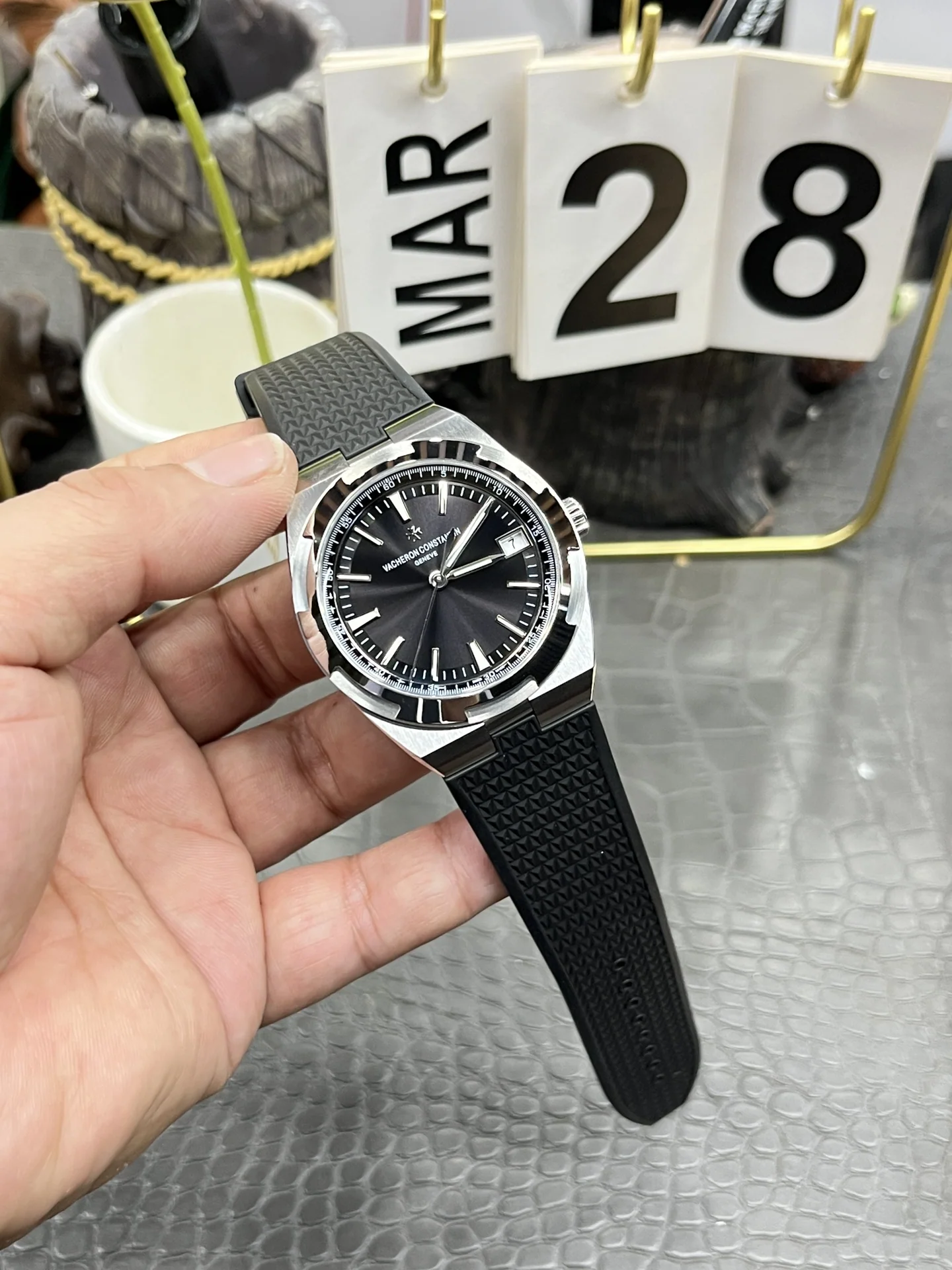 바쉐론콘스탄틴 바쉐론 콘스탄틴 오버시즈 4500 V 자동 PPF 공장 레플리카 43586 Vacheron Constantin 상세 이미지 9
