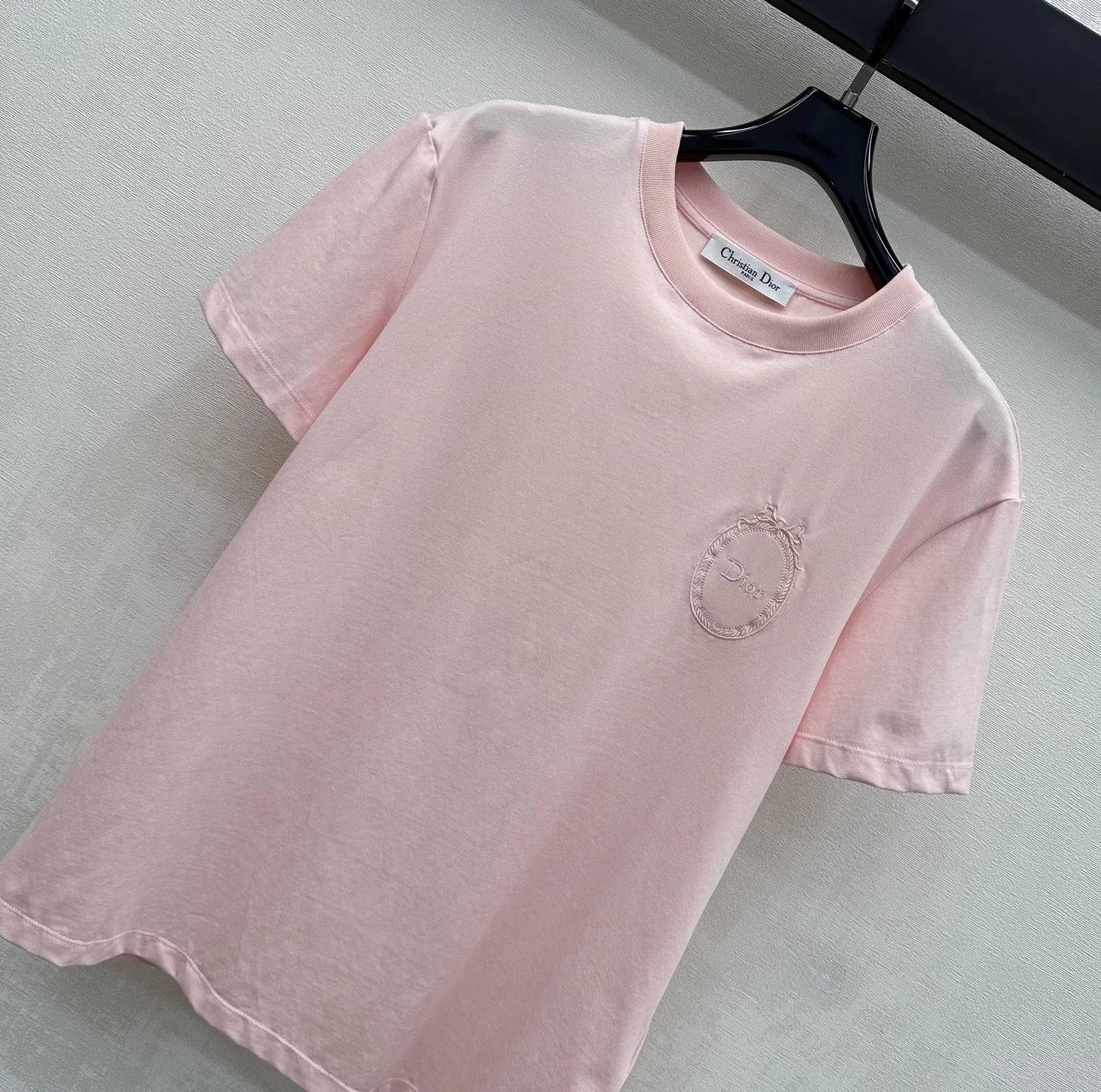 디올 자수 크루넥 반팔 티셔츠 상세 이미지 2