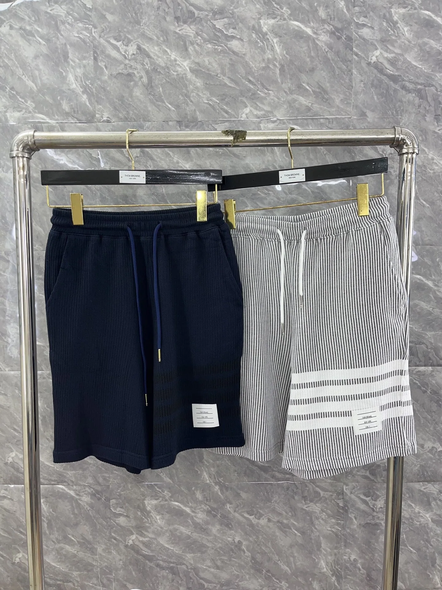 톰브라운 세로 스트라이프 니트 반바지 40399 Thom Browne Shorts 상세 이미지 1