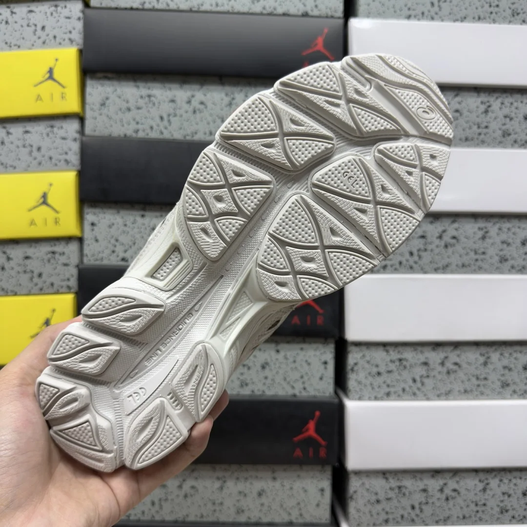 아식스 [WZ] 젤 NYC 1203A739-251 200463 Asics Gel-NYC Mineral Beige 상세 이미지 7