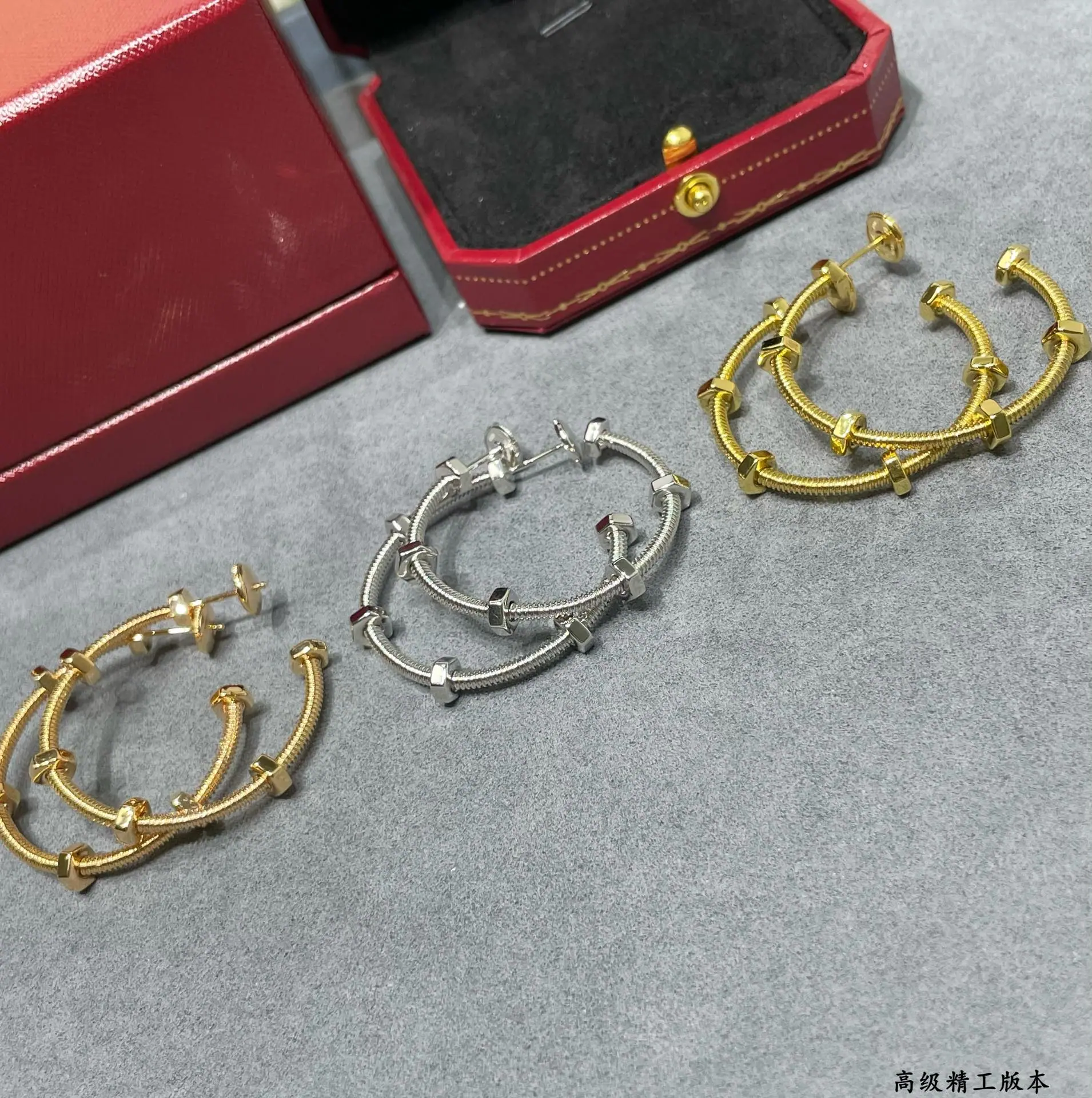 까르띠에 쥬스트 앙 끌루 18 K 골드 스크류 귀걸이 상세 이미지 2