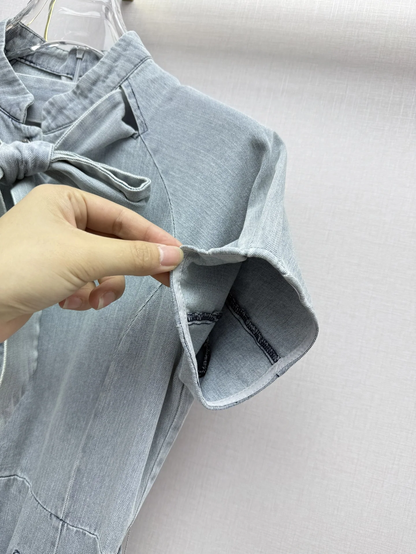 디올 데님 스탠드 카라 리본 벌 자수 원피스 상세 이미지 5