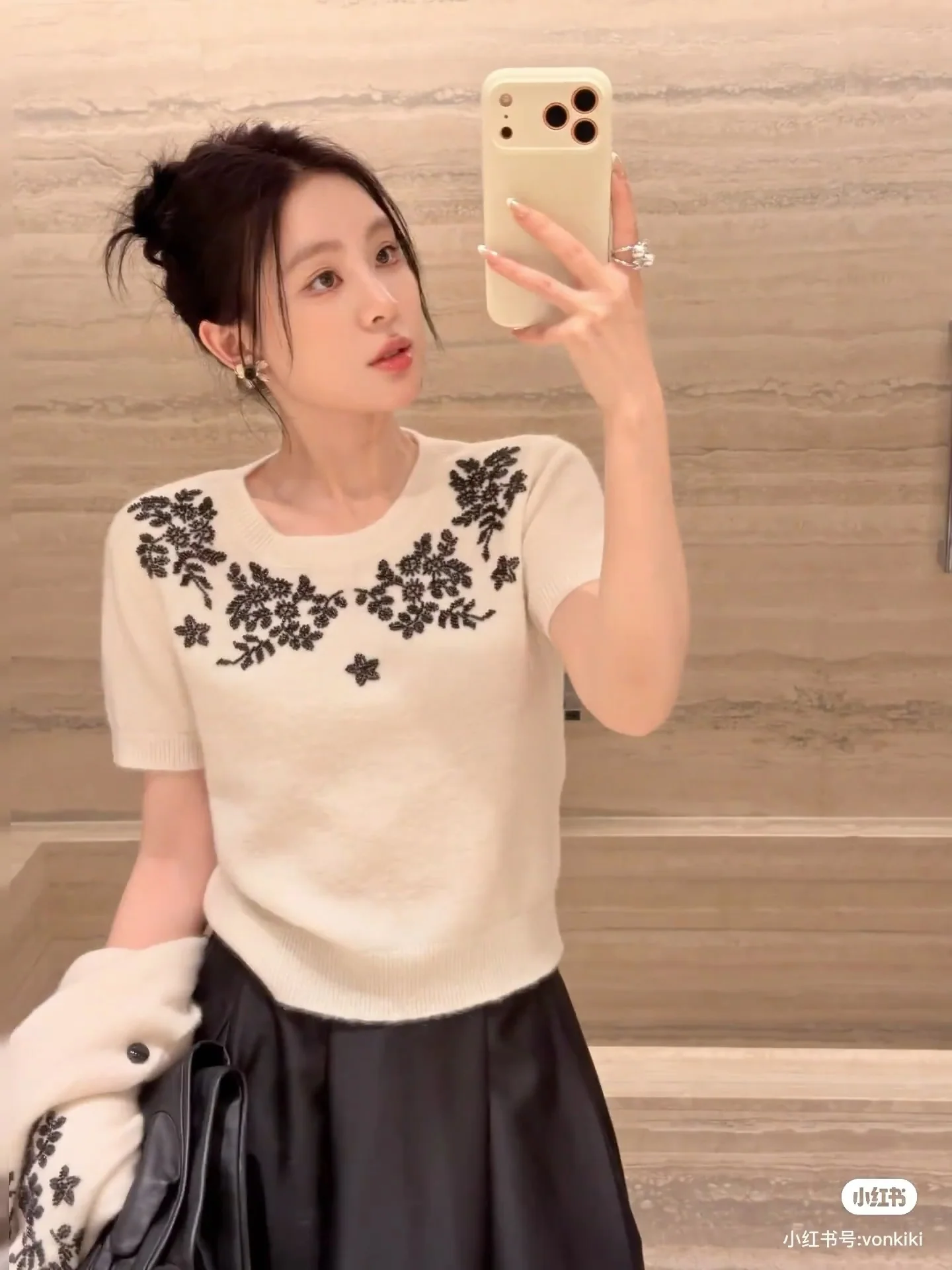 디올 여성 울 크루넥 비즈 장식 반팔 티셔츠 상세 이미지 1