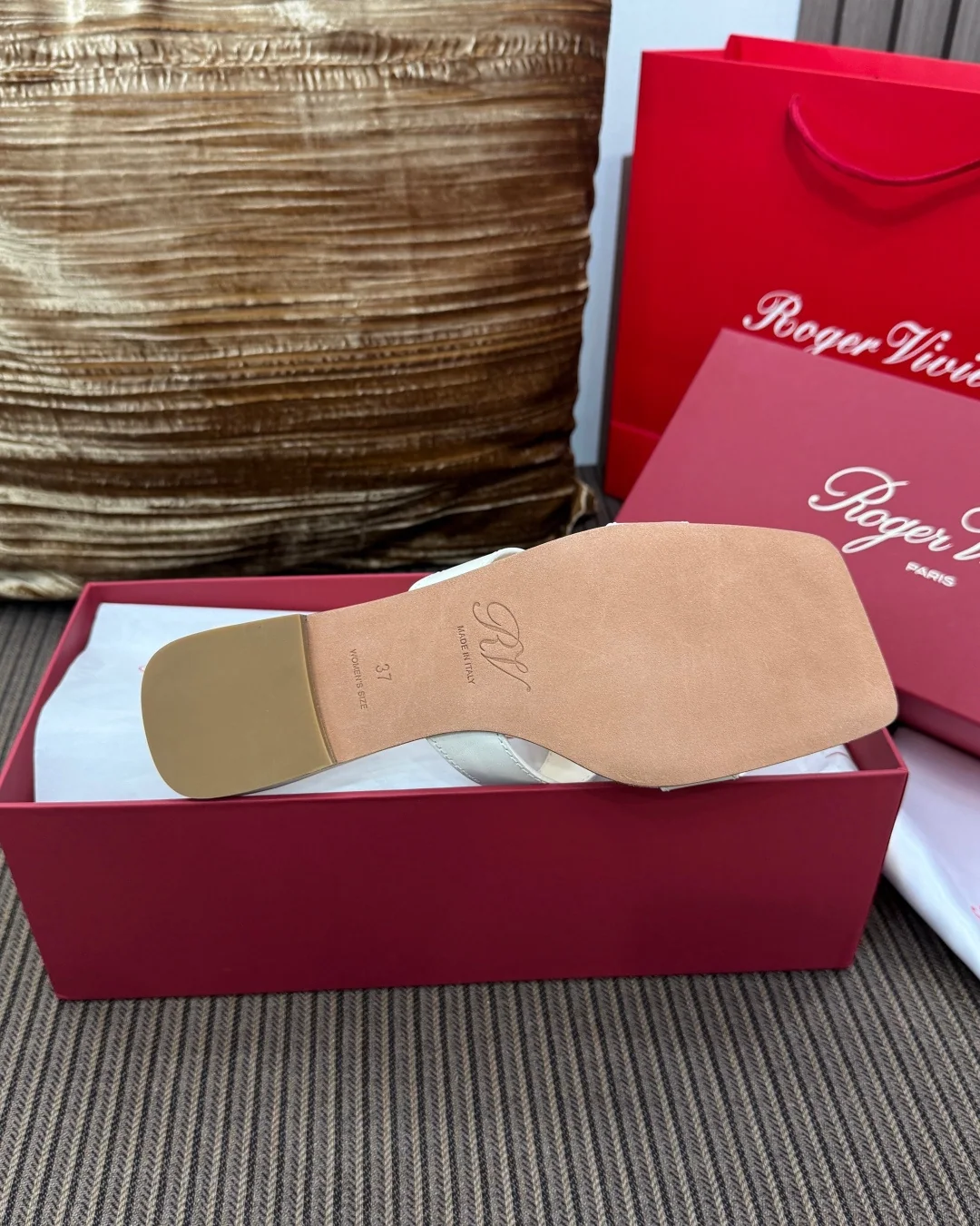 로저비비에 하트 메탈 버클 샌들 상세 이미지 9