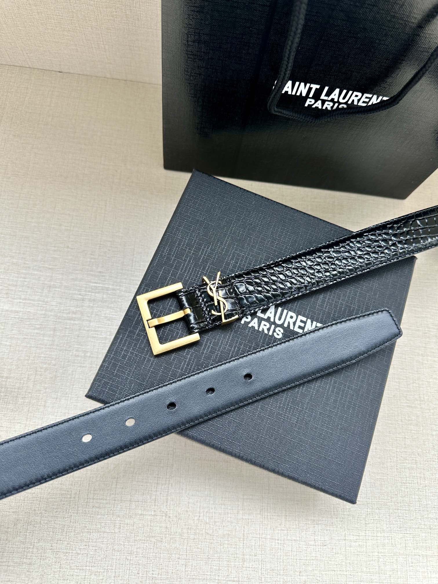 생로랑 YSL 모노그램 크로커다일 엠보싱 가죽 스퀘어 버클 벨트 상세 이미지 3