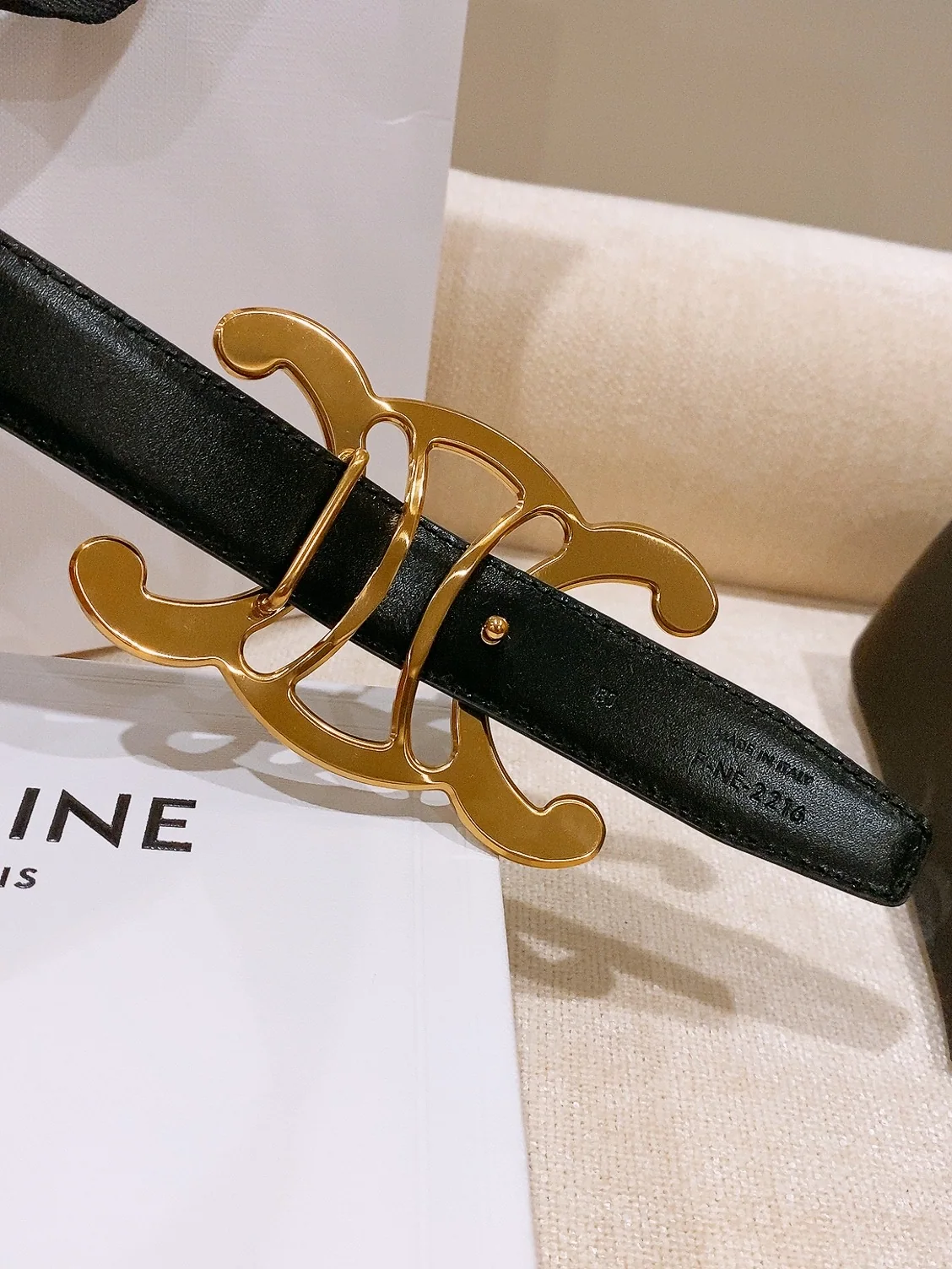 셀린느 트리옹프 코어 25 mm 가죽 벨트 상세 이미지 4