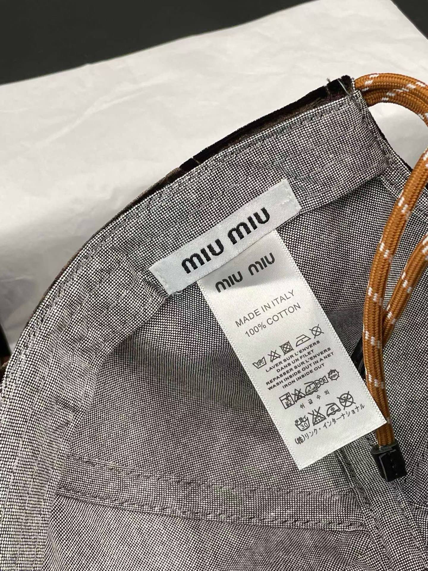 미우미우 벨벳 자수 베이스볼 모자 상세 이미지 5