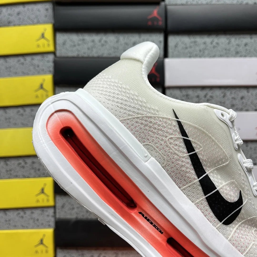 나이키 [CG] 보메로 프리미엄 HQ2050-103 201983 Nike Vomero Premium White Bright Crimson 상세 이미지 3