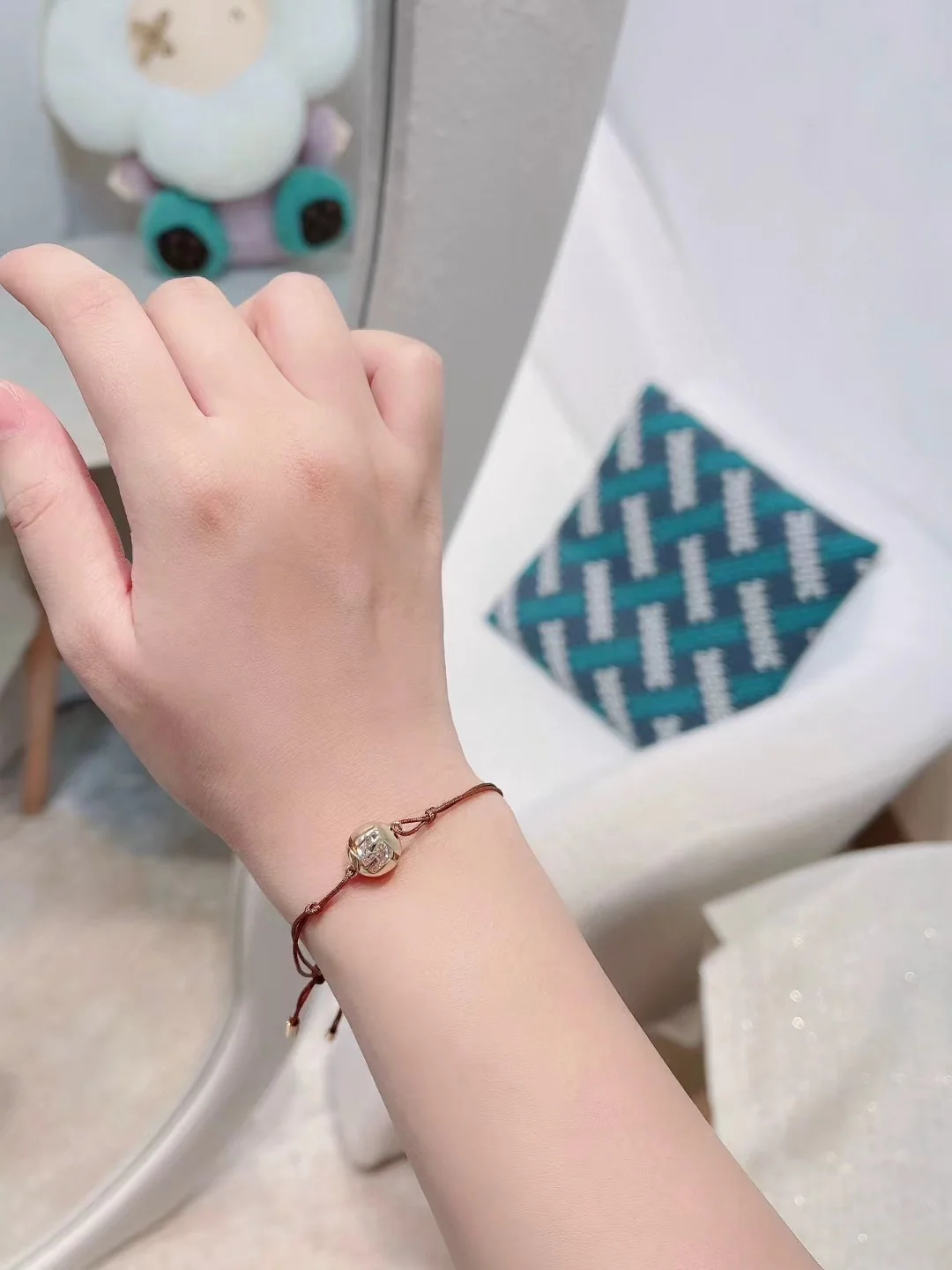 펜디 스페라 모티브 크리스털 장식 팔찌 상세 이미지 9