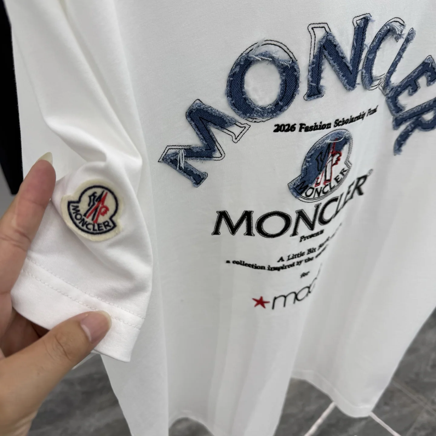 몽클레어 데님 아플리케 자수 반팔 티셔츠 상세 이미지 7