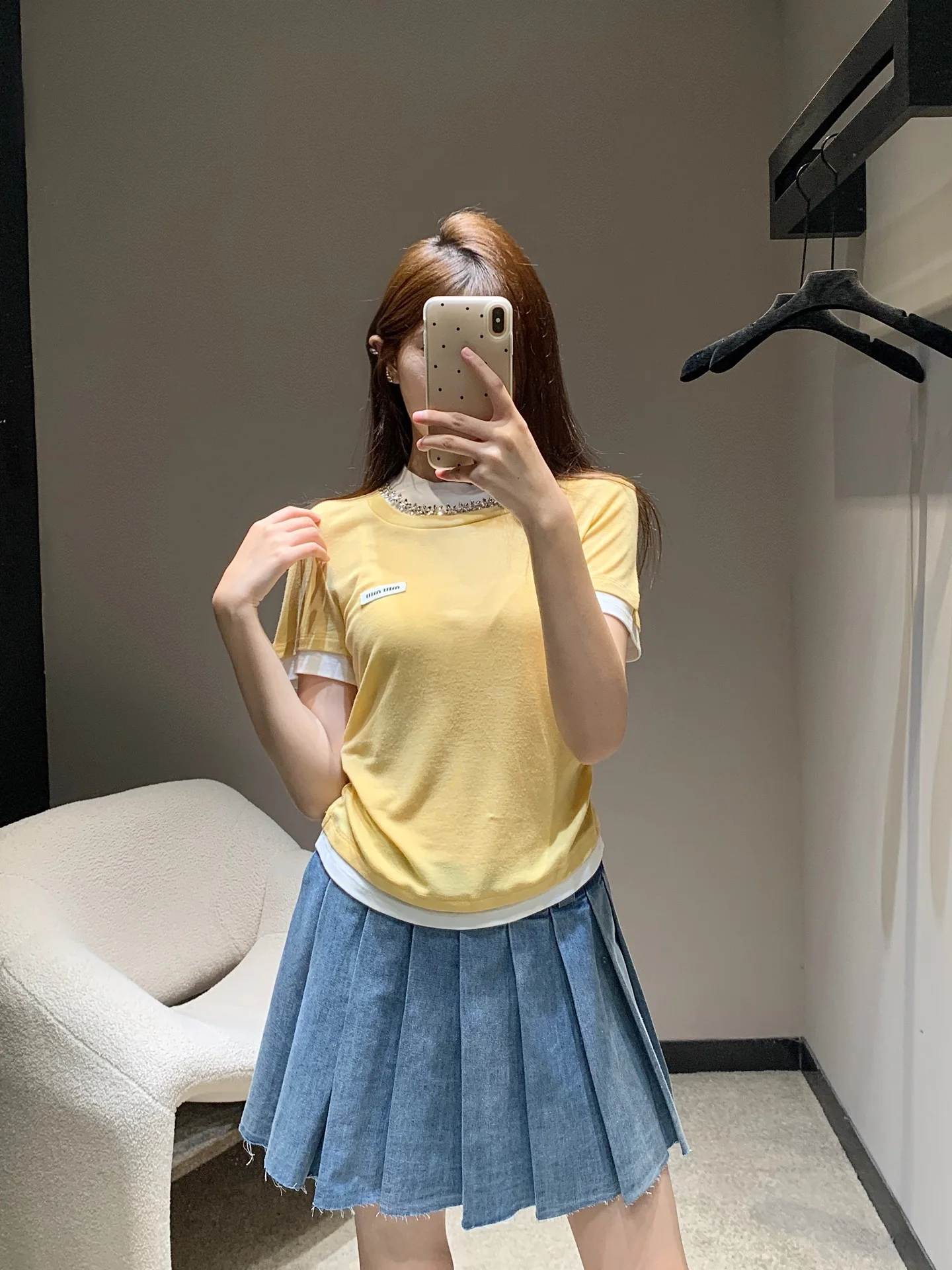 미우미우 라인스톤 넥 페이크 투피스 슬림핏 반팔 티셔츠 상세 이미지 1