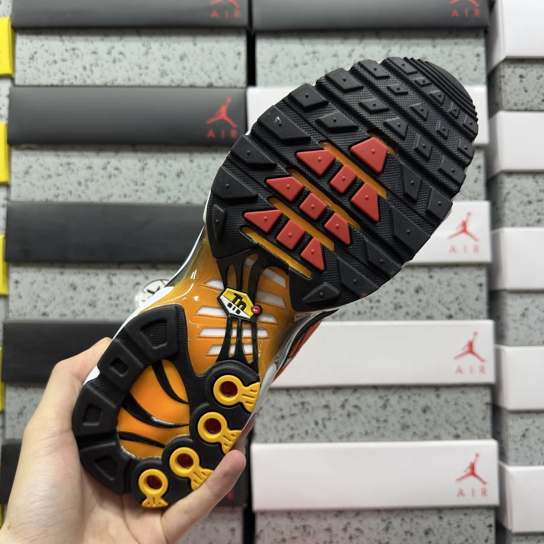 나이키 [TK] 에어 맥스 플러스 블랙 오렌지 화이트 HF0552-001 201974 Nike Air Max Plus Sunset 상세 이미지 7