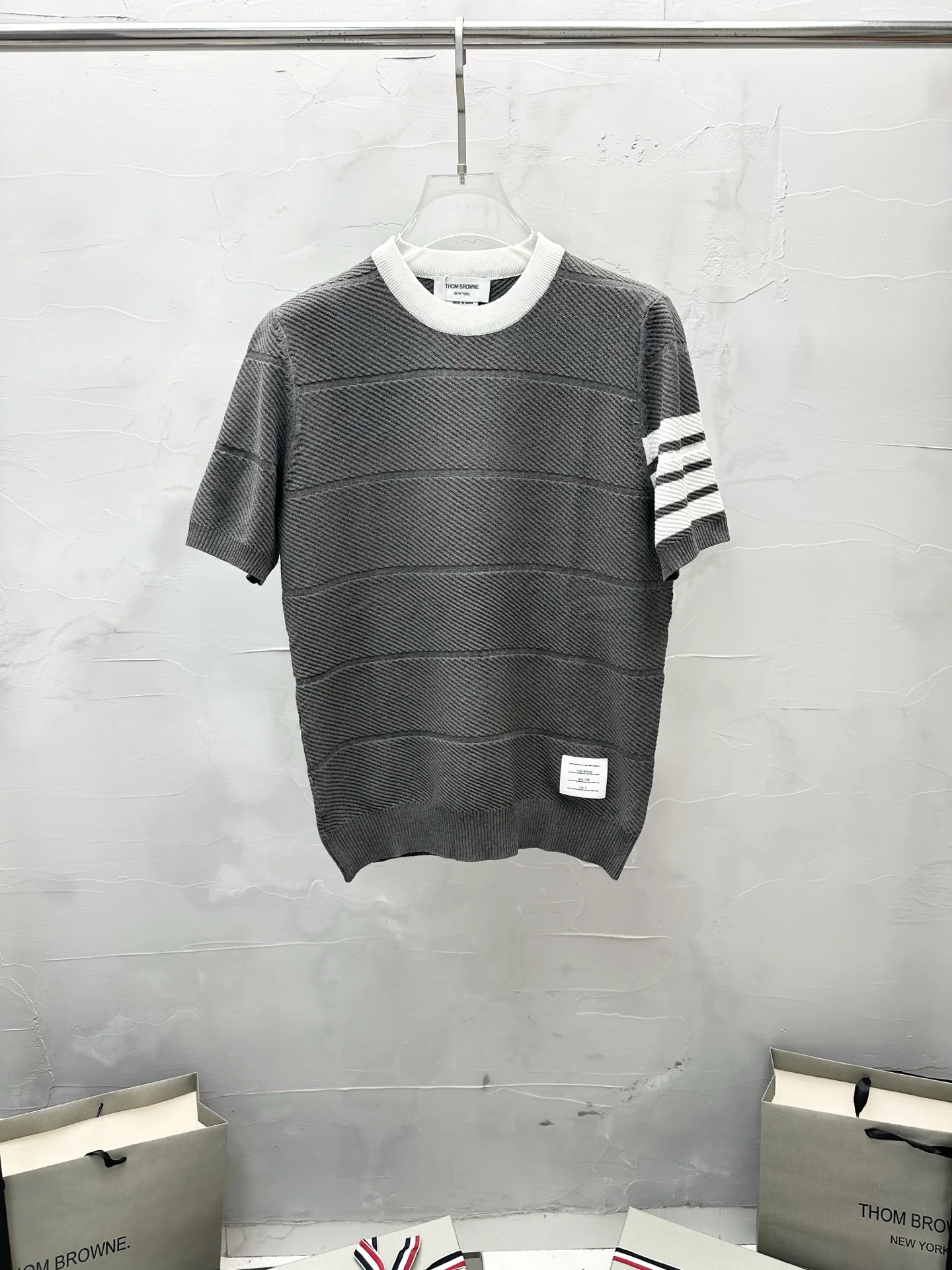 톰브라운 남성 반팔 상세 이미지 1