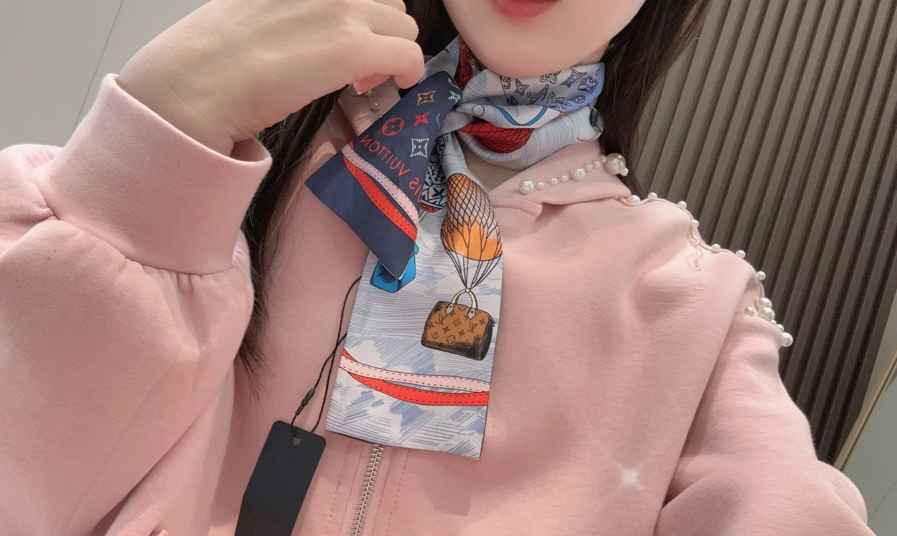 루이비통 업 앤드 어웨이 실크 스카프 146351