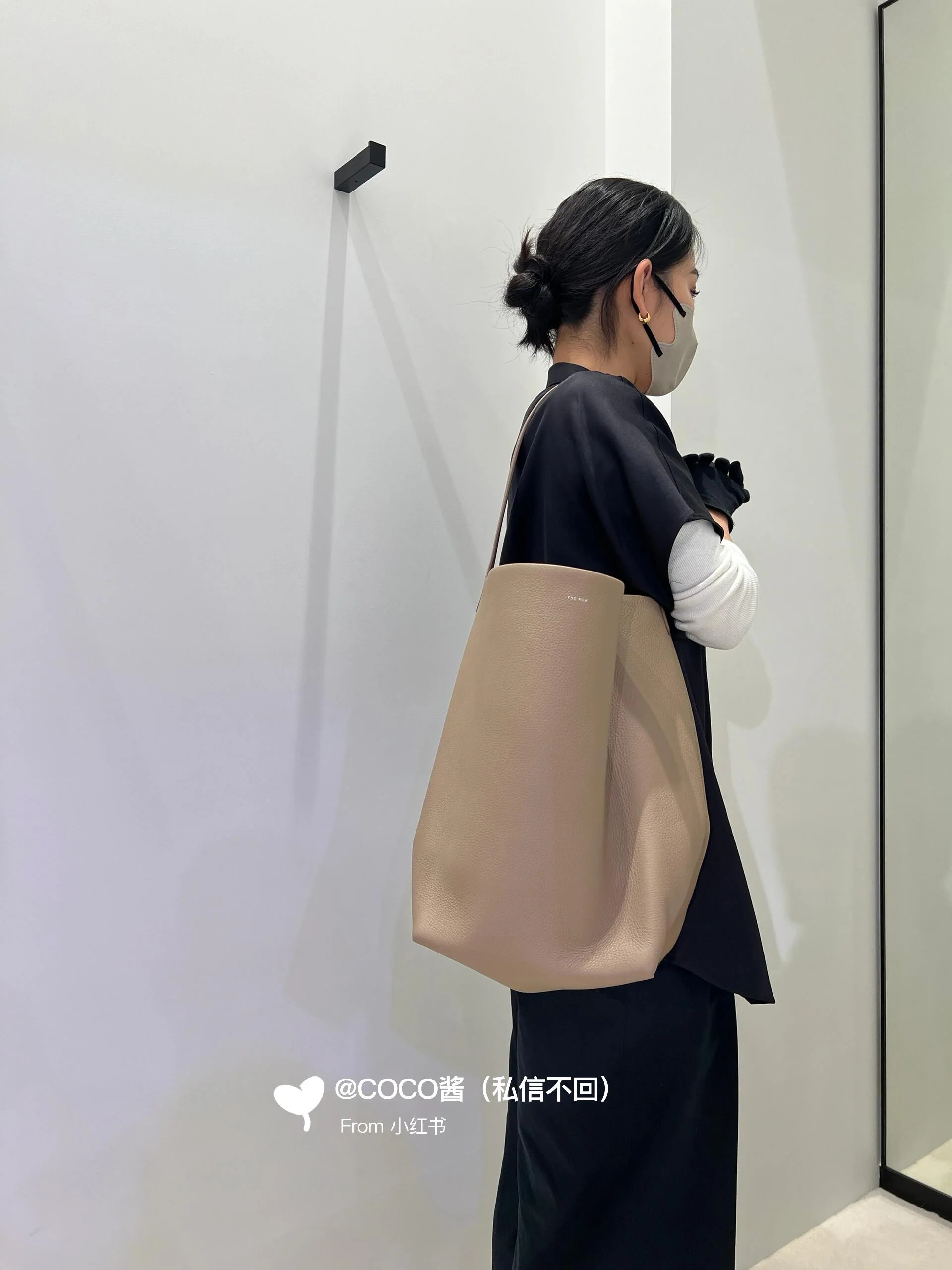 더로우 미니멀 블랙 토트백 상세 이미지 3