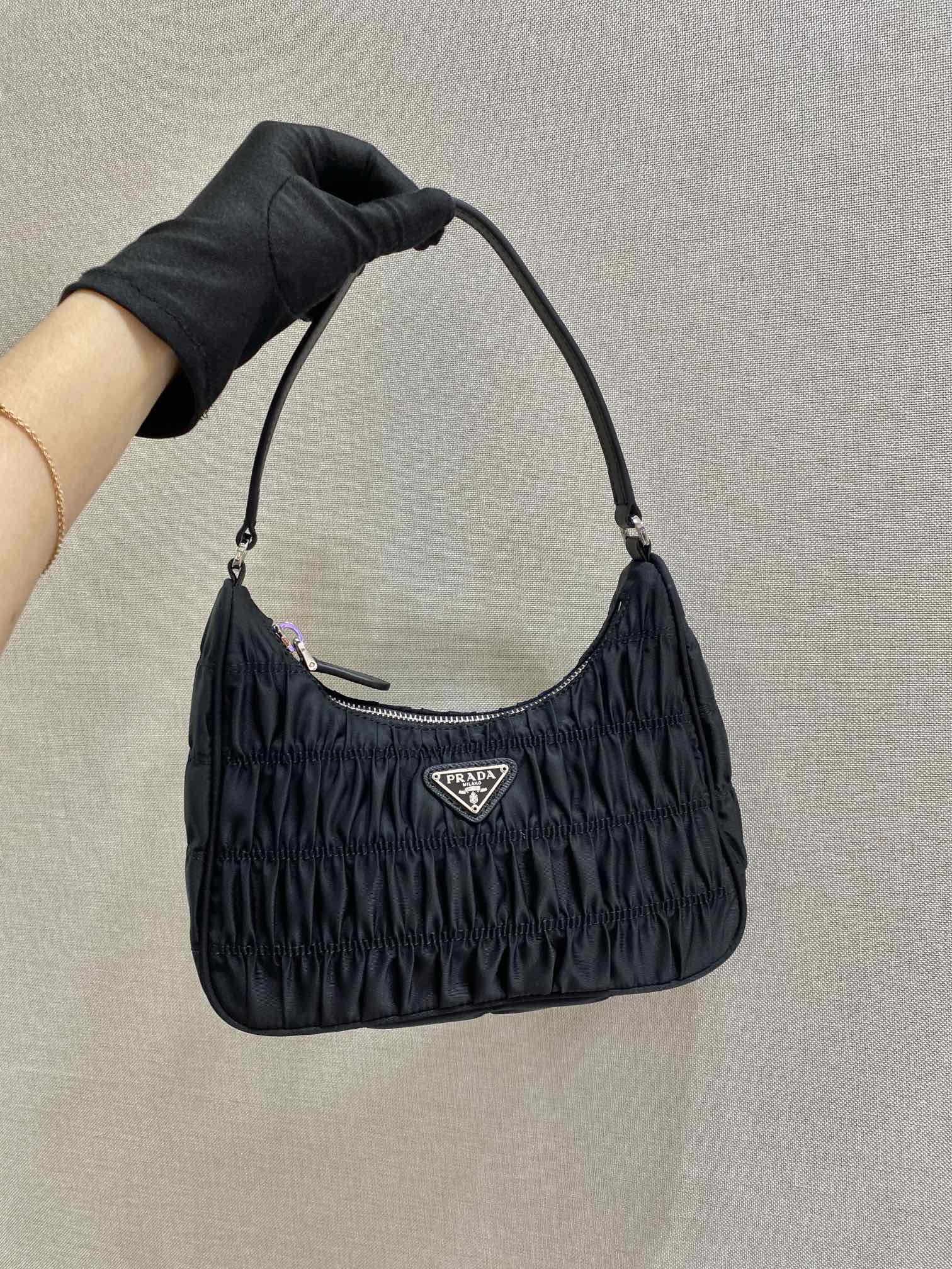 프라다 나일론 플리츠 호보백 1NE204 67085