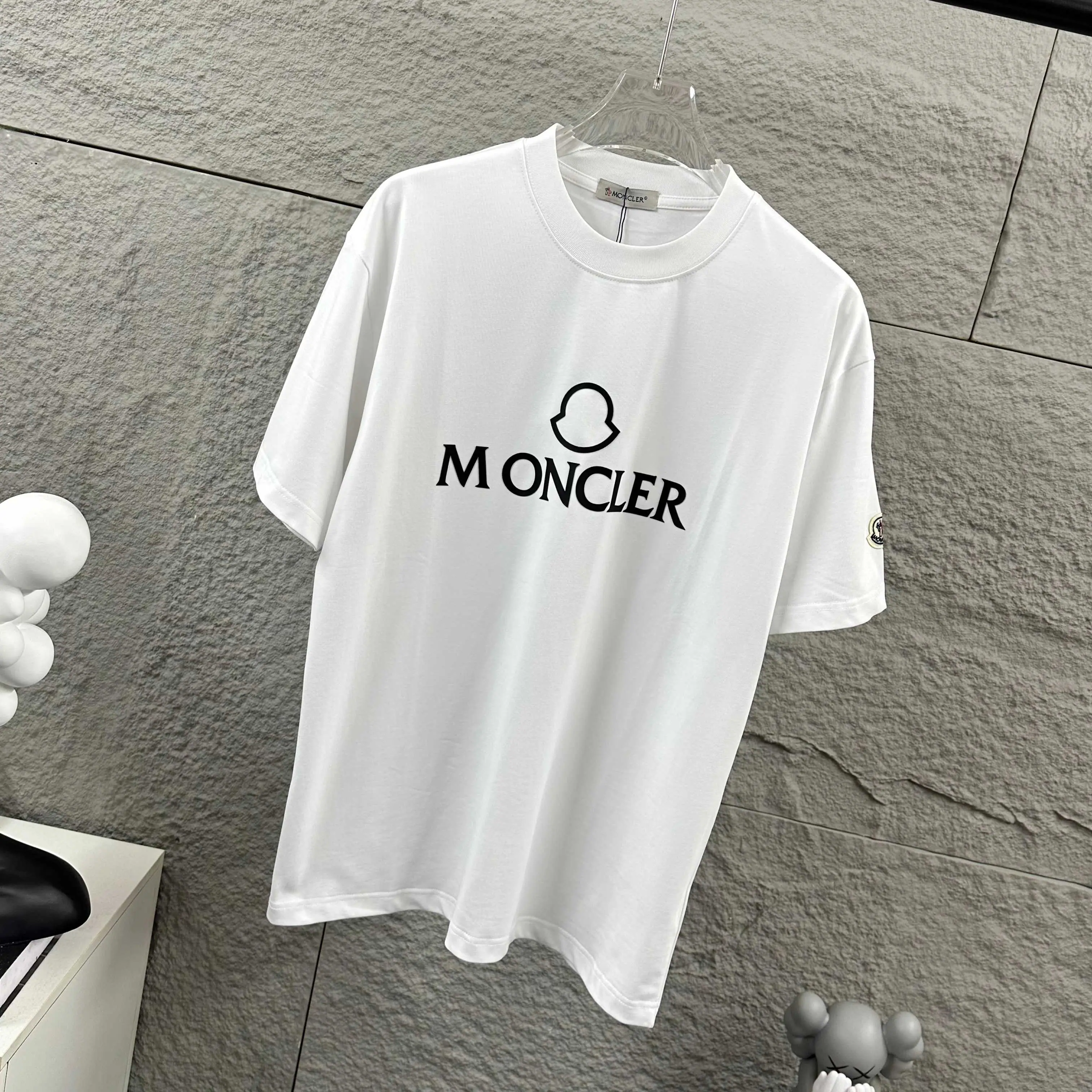 몽클레어 3D 실리콘 레터 반팔 티셔츠 남여공용 상세 이미지 2