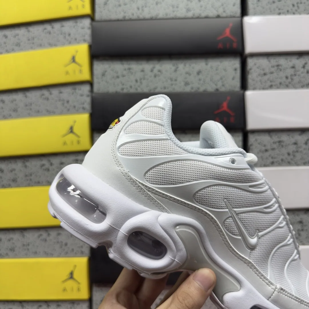 나이키 [TK] 에어 맥스 플러스 DM2362-100 201969 Nike Air Max Plus White Pure Platinum 상세 이미지 6