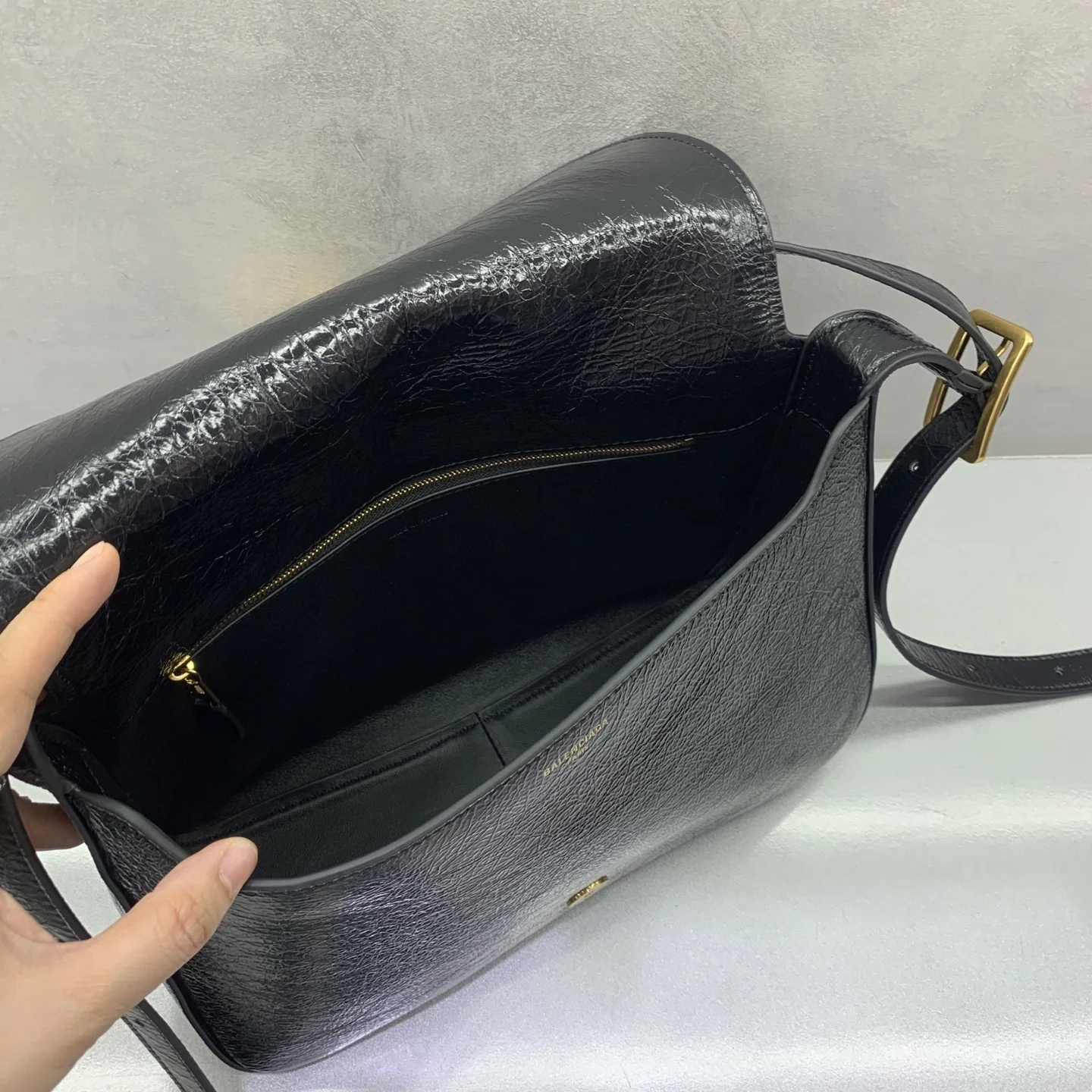 발렌시아가 크리파 골드 잠금 숄더백 상세 이미지 7